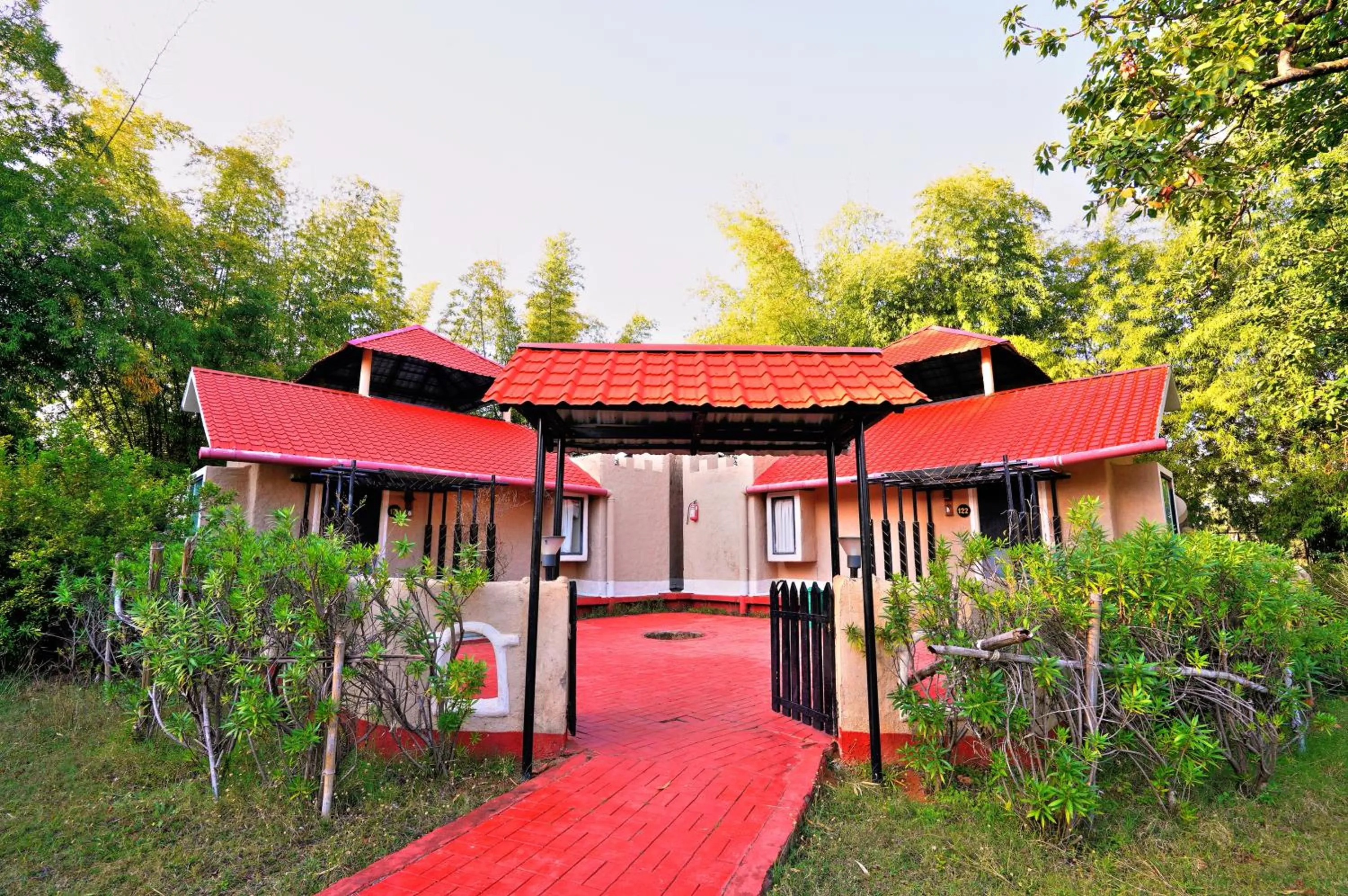 Garden in Bundela Bandhavgarh by Octave