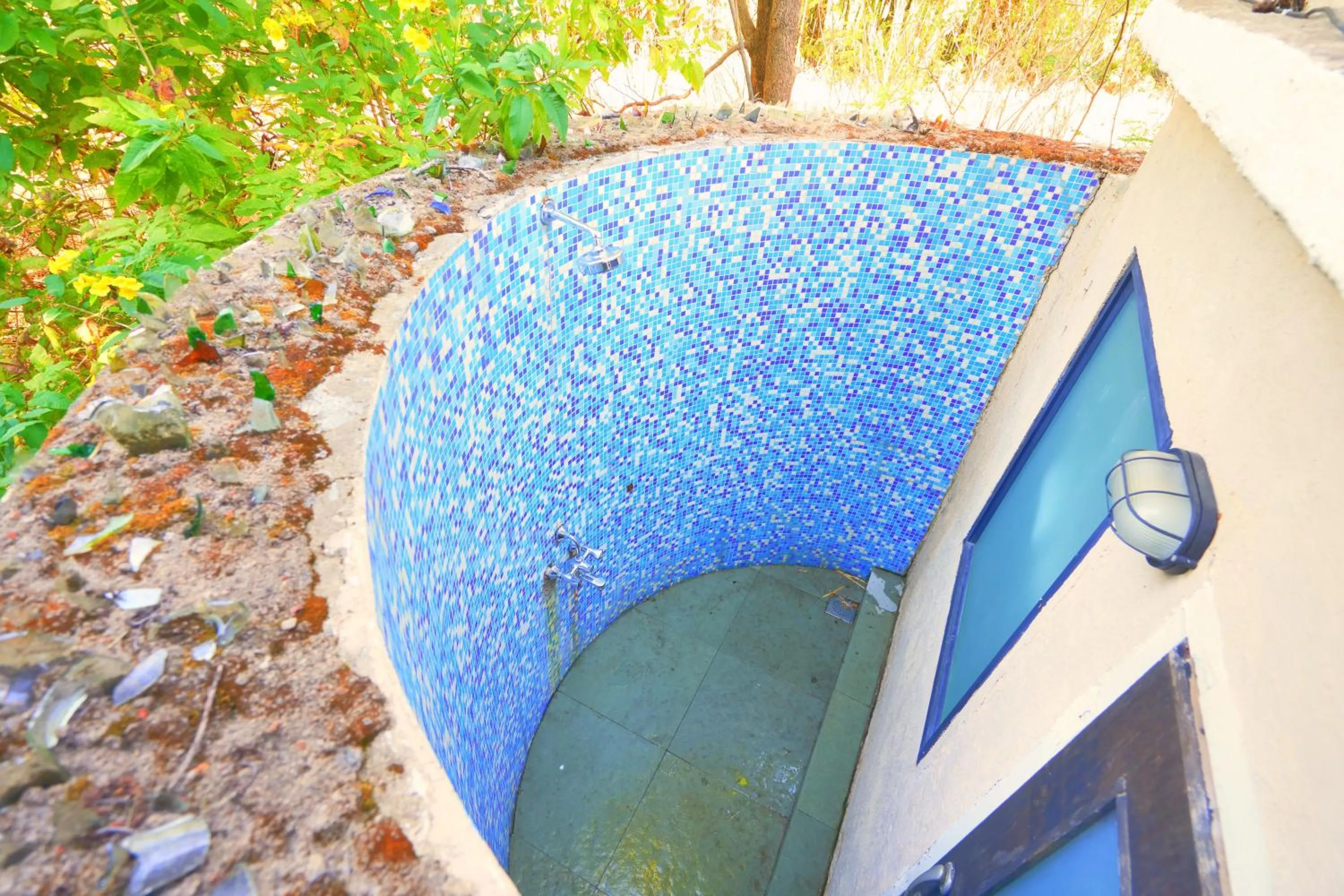 Bathroom in Bundela Bandhavgarh by Octave