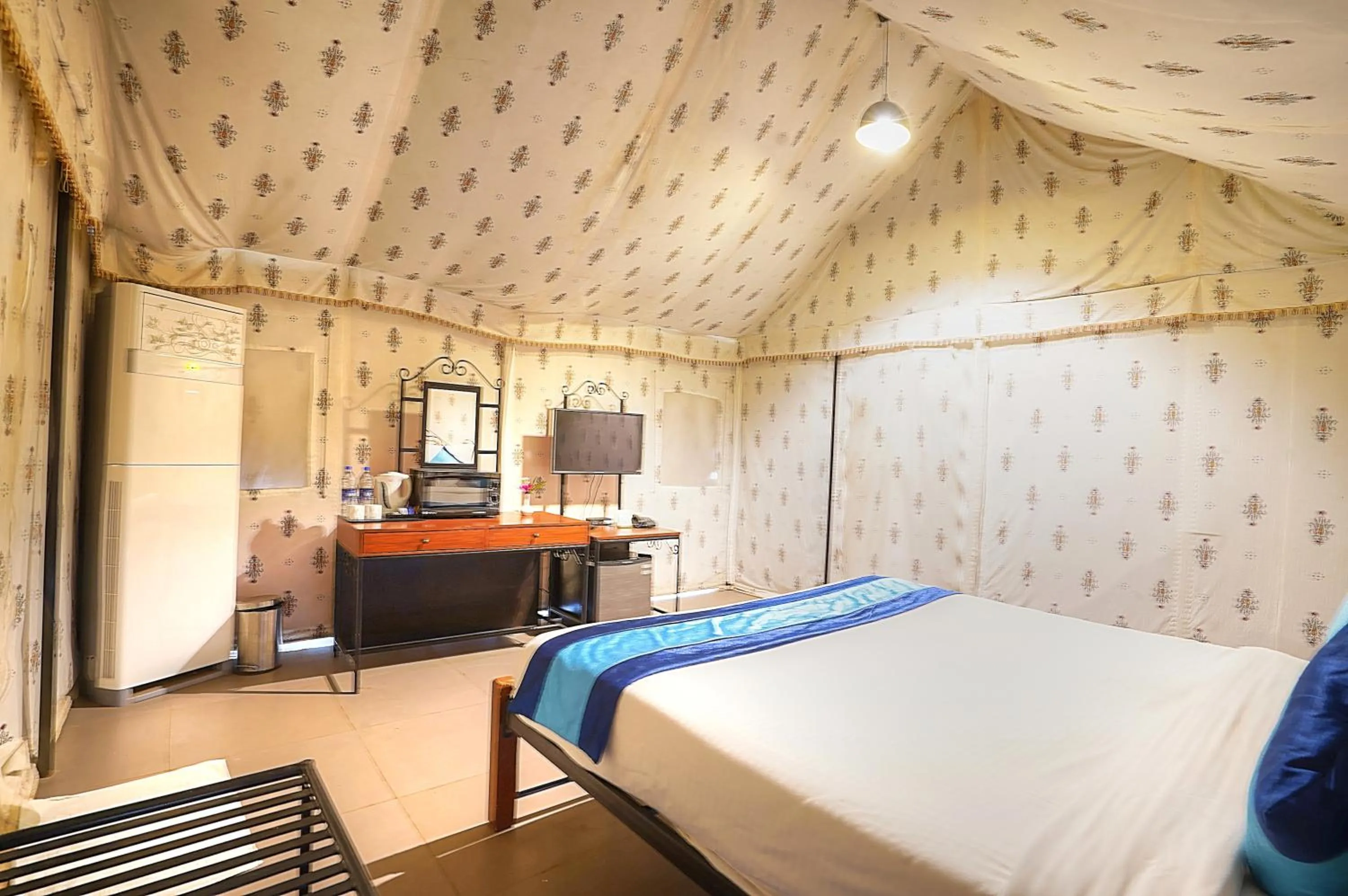 Photo of the whole room in Bundela Bandhavgarh by Octave