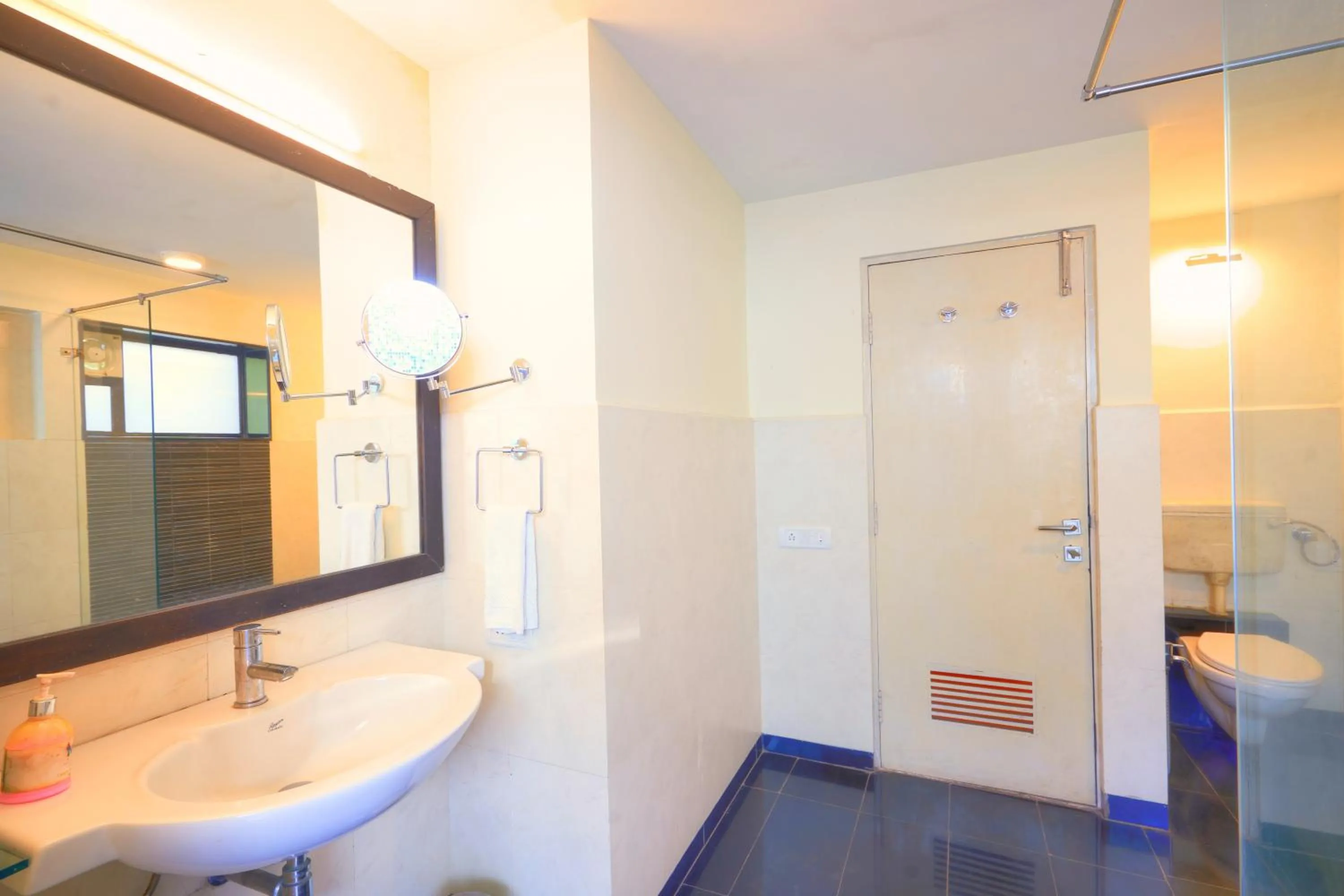 Bathroom in Bundela Bandhavgarh by Octave