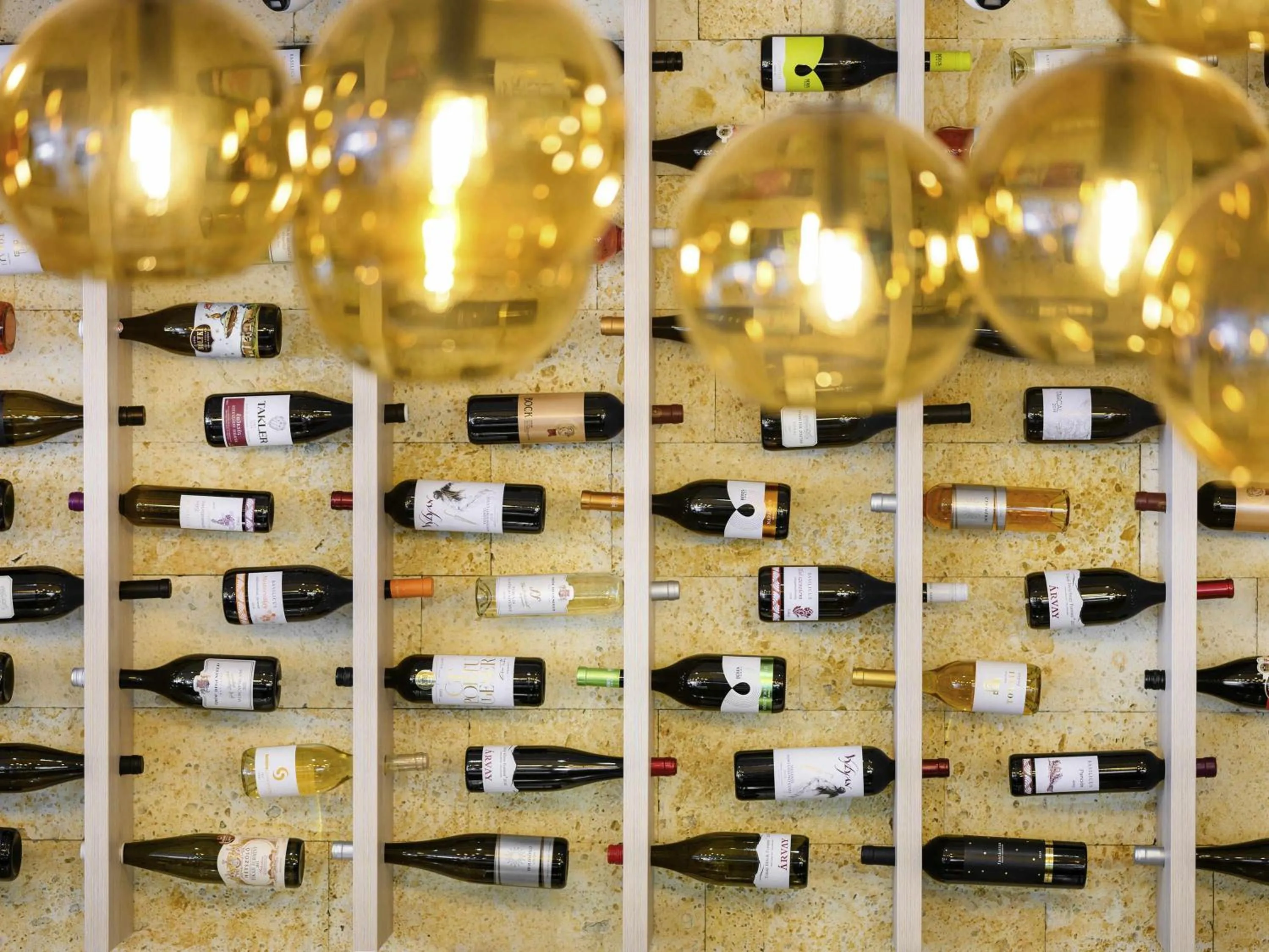 Lounge or bar in Mercure Tokaj Center