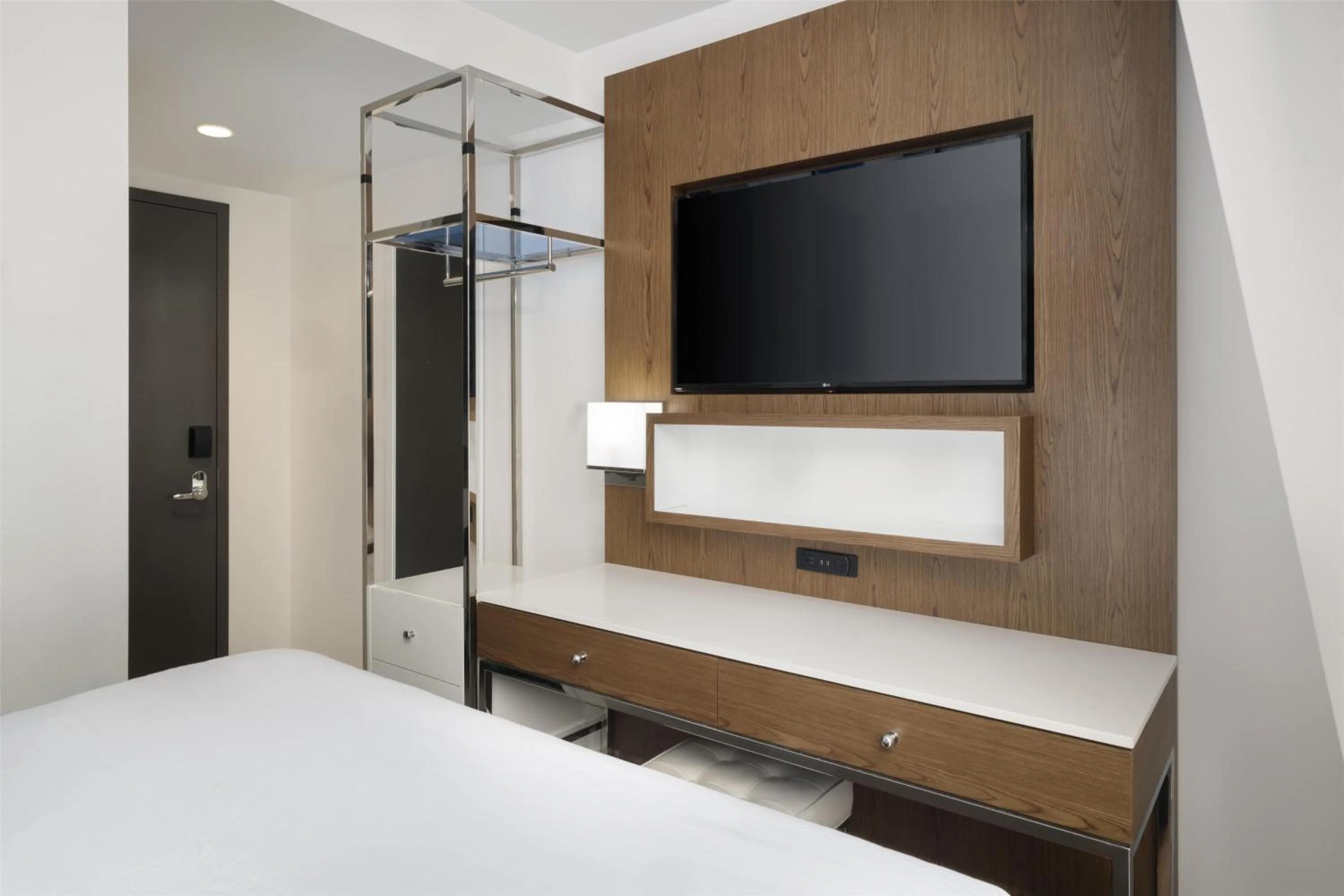 Bedroom, Bed in Best Western Premier Empire State Hotel