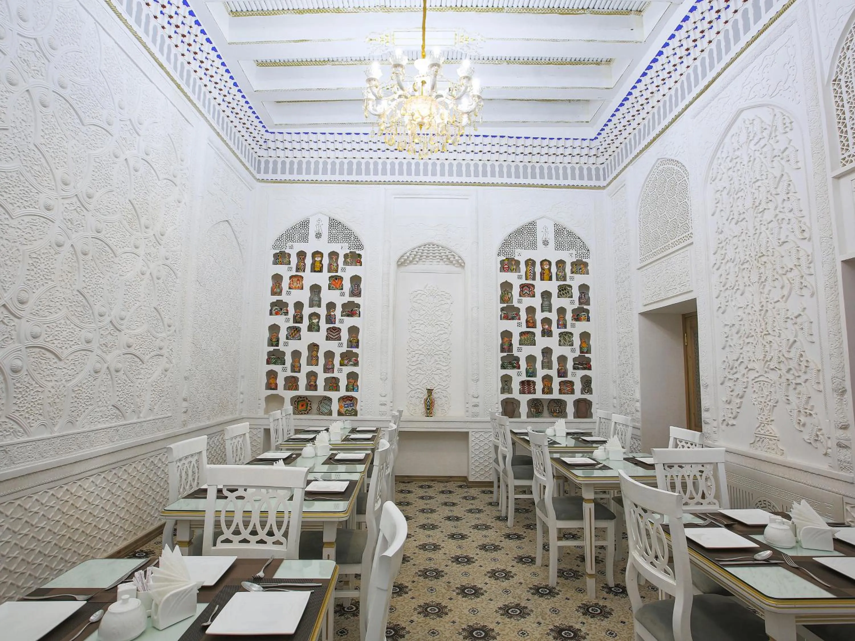 Restaurant/places to eat in Rayyan Hotel Bukhara