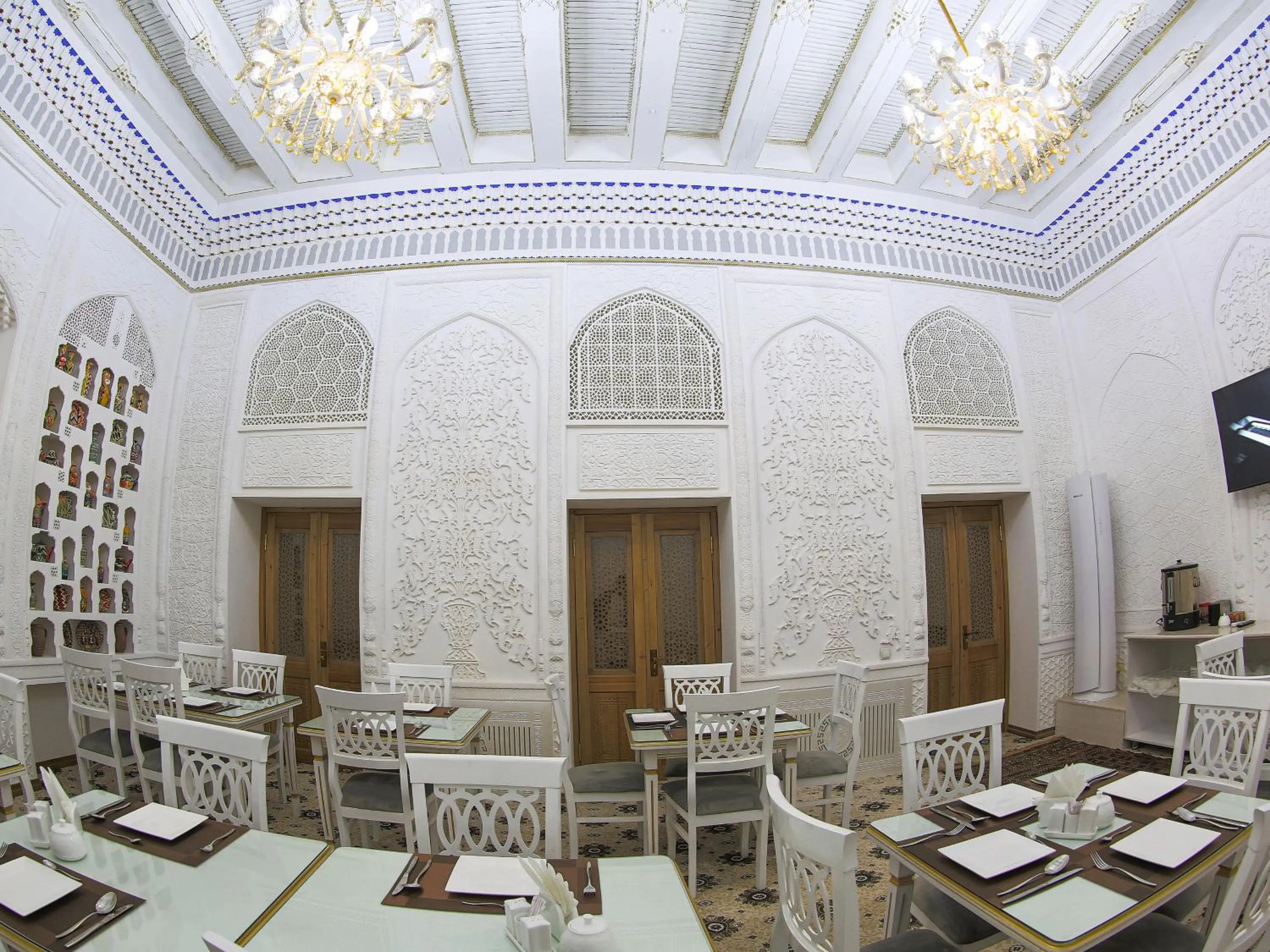 Restaurant/places to eat in Rayyan Hotel Bukhara