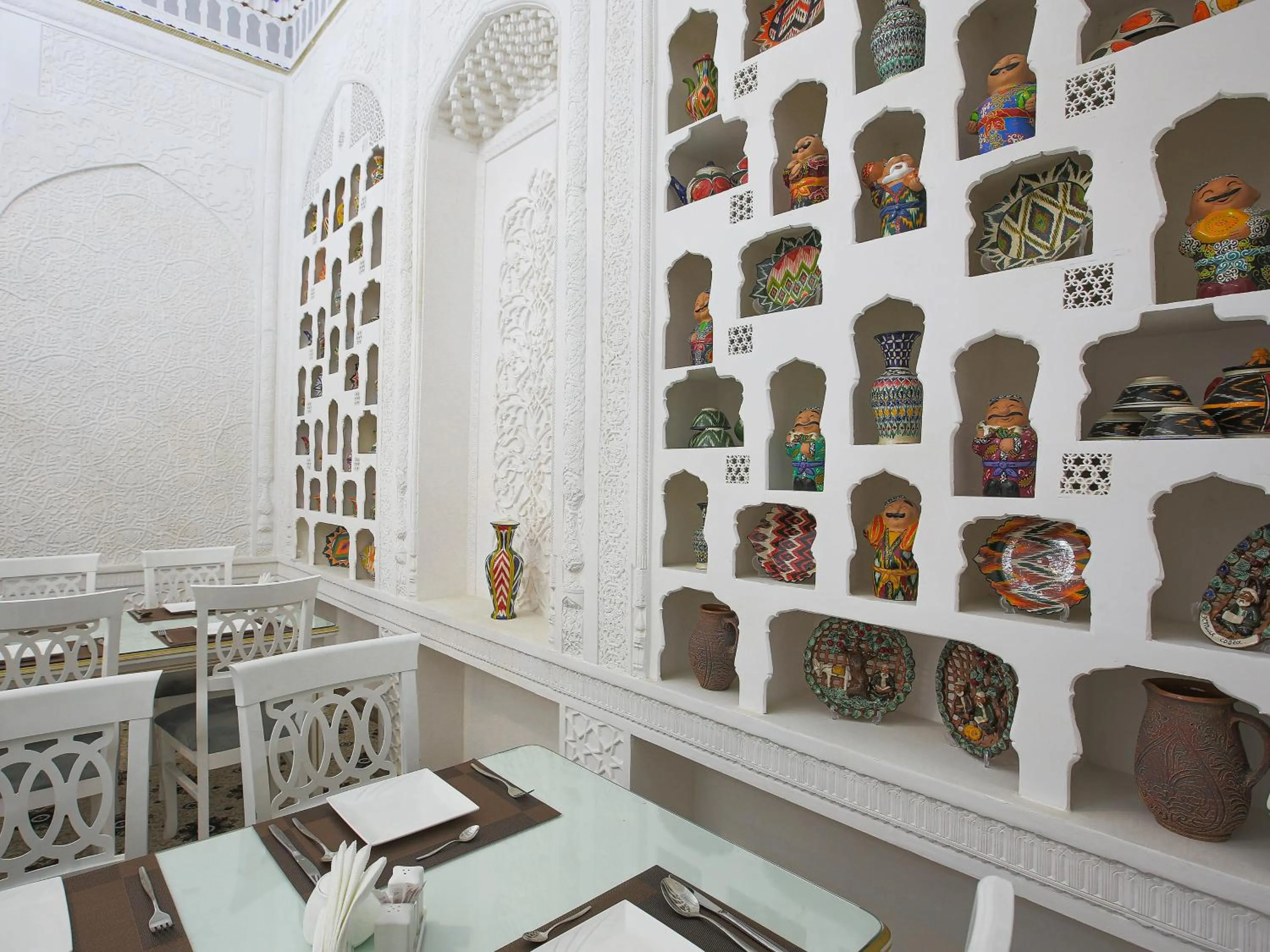 Restaurant/places to eat in Rayyan Hotel Bukhara