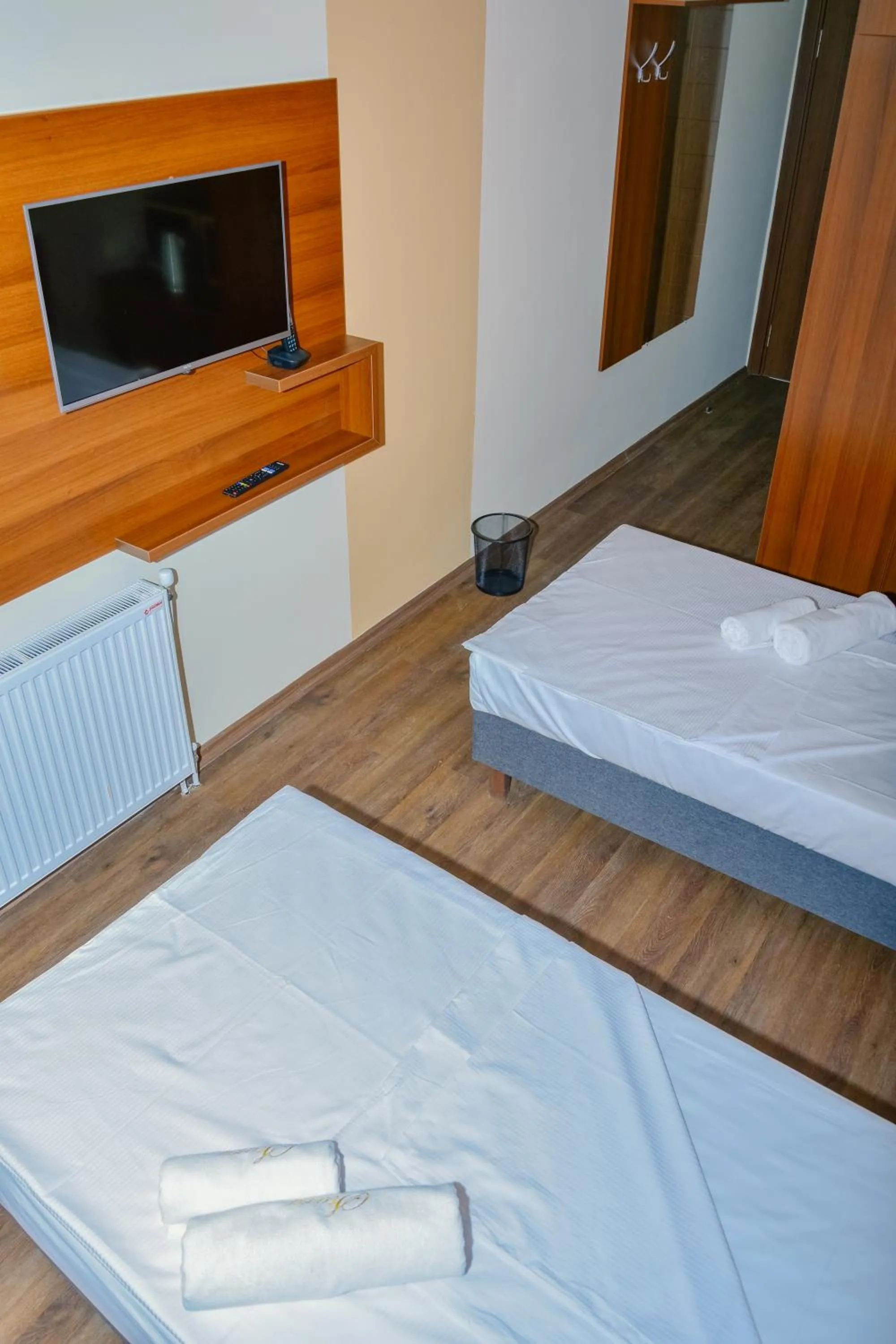 Photo of the whole room, Bed in Hotel Story