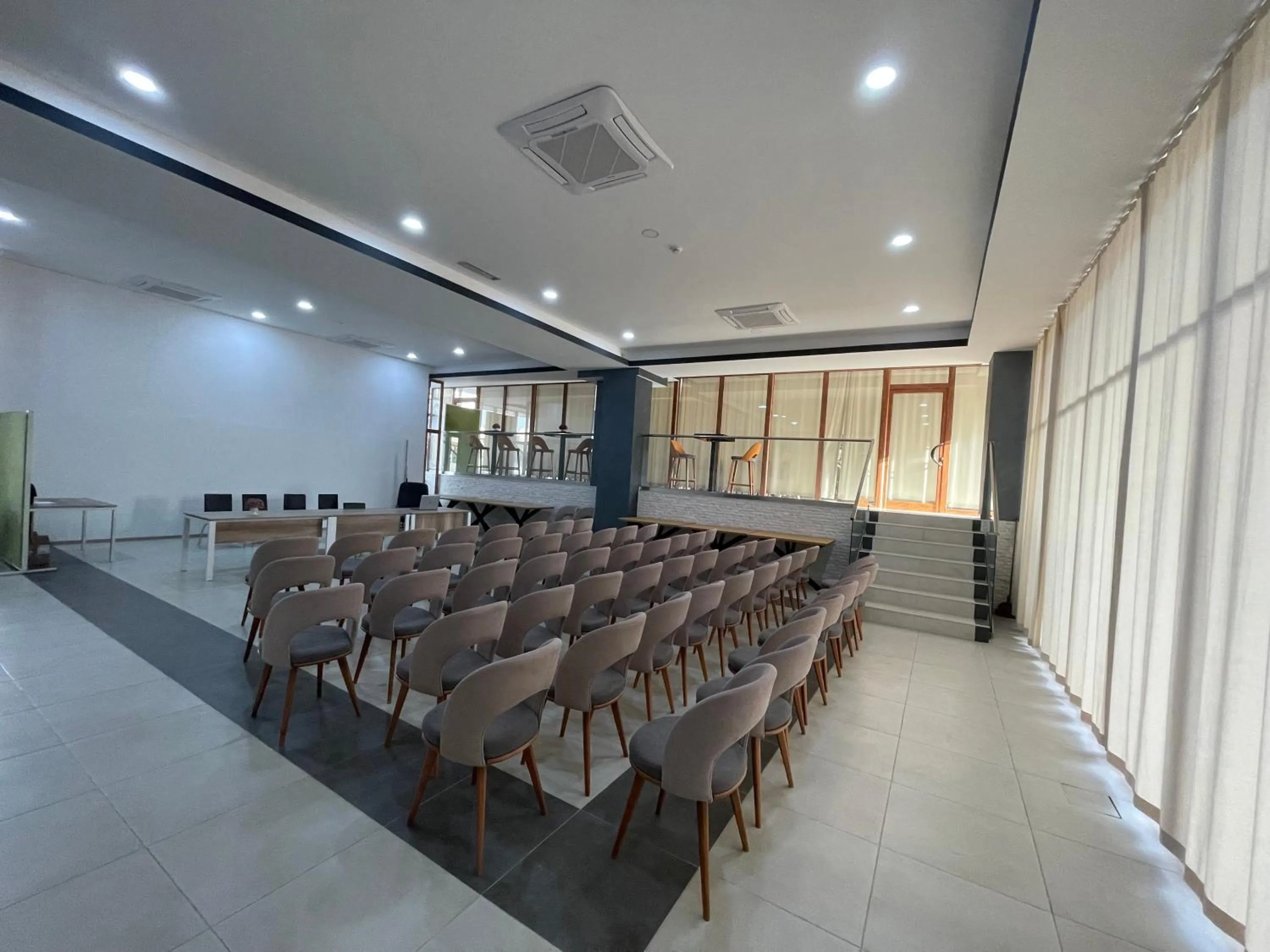 Business facilities in Hotel Story