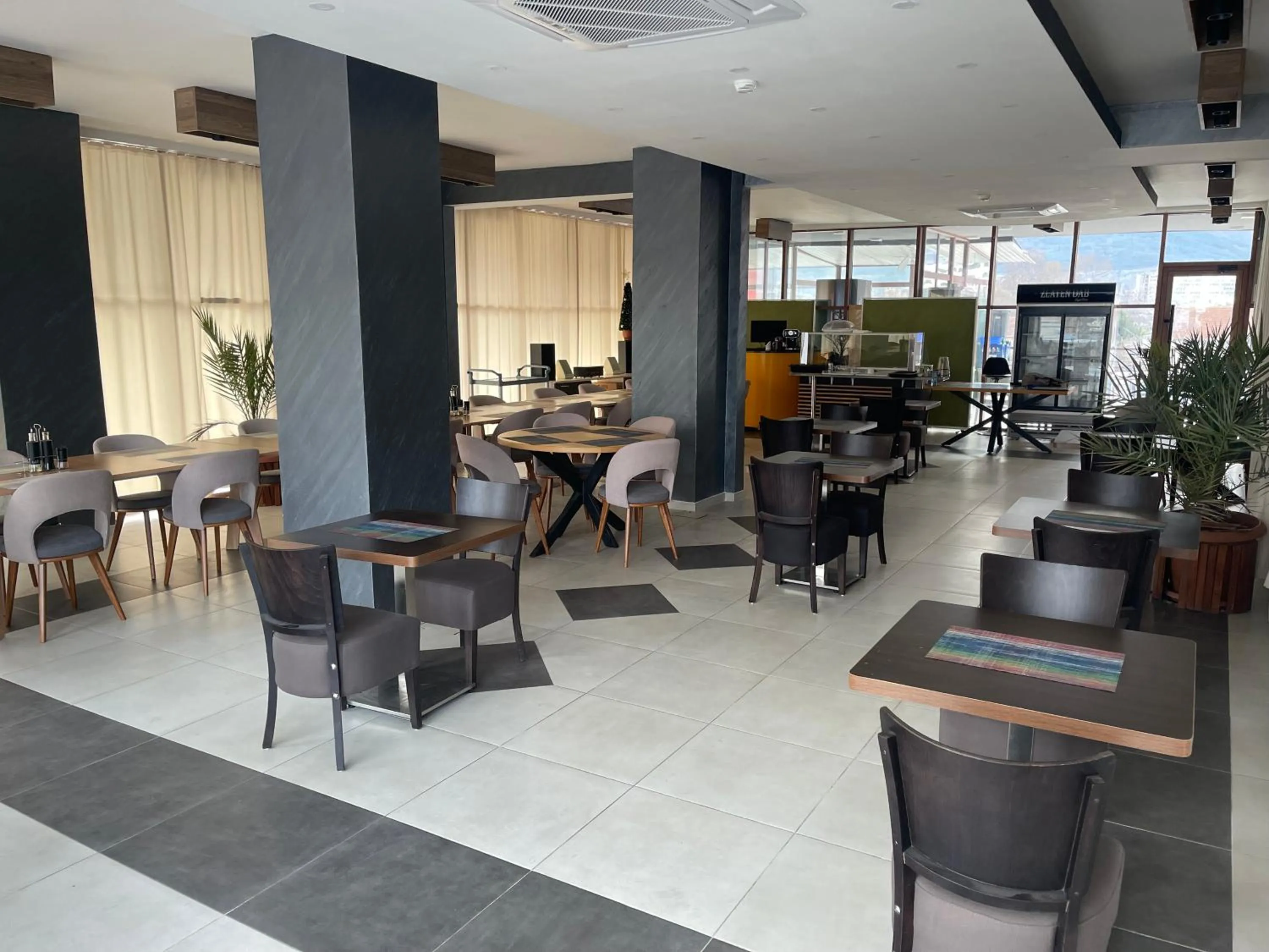 Restaurant/places to eat in Hotel Story