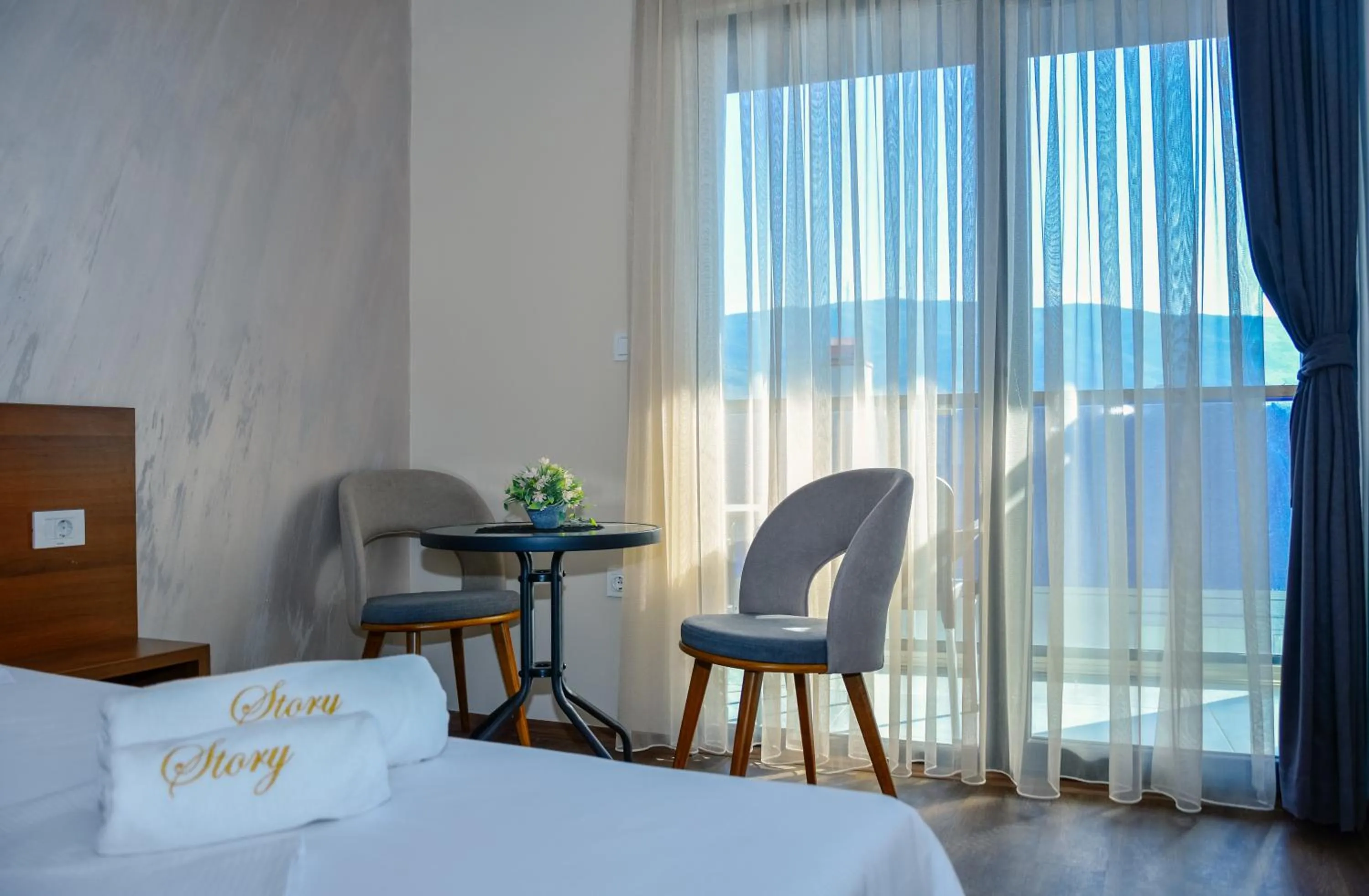 Balcony/Terrace, Bed in Hotel Story