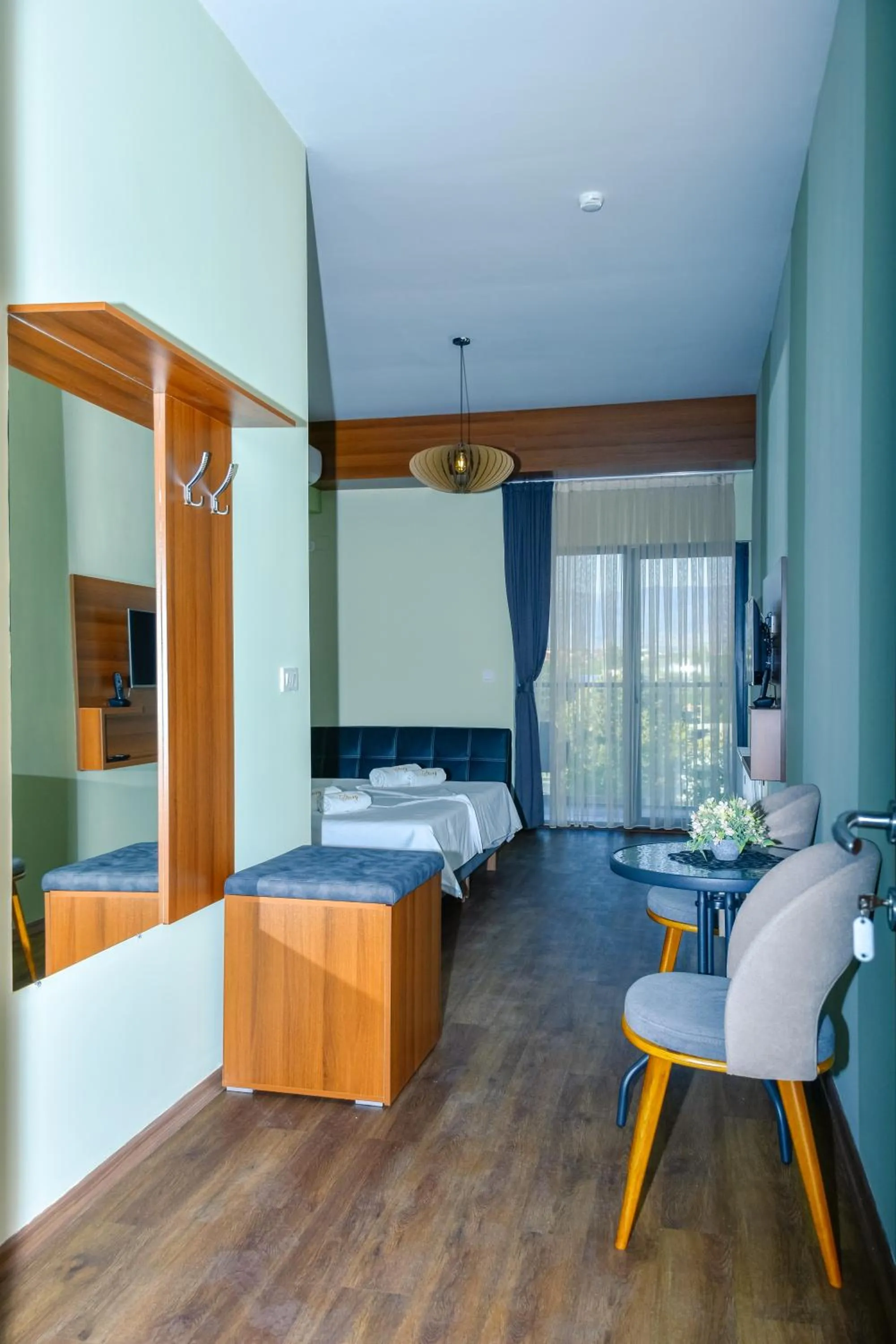 Photo of the whole room, Bed in Hotel Story