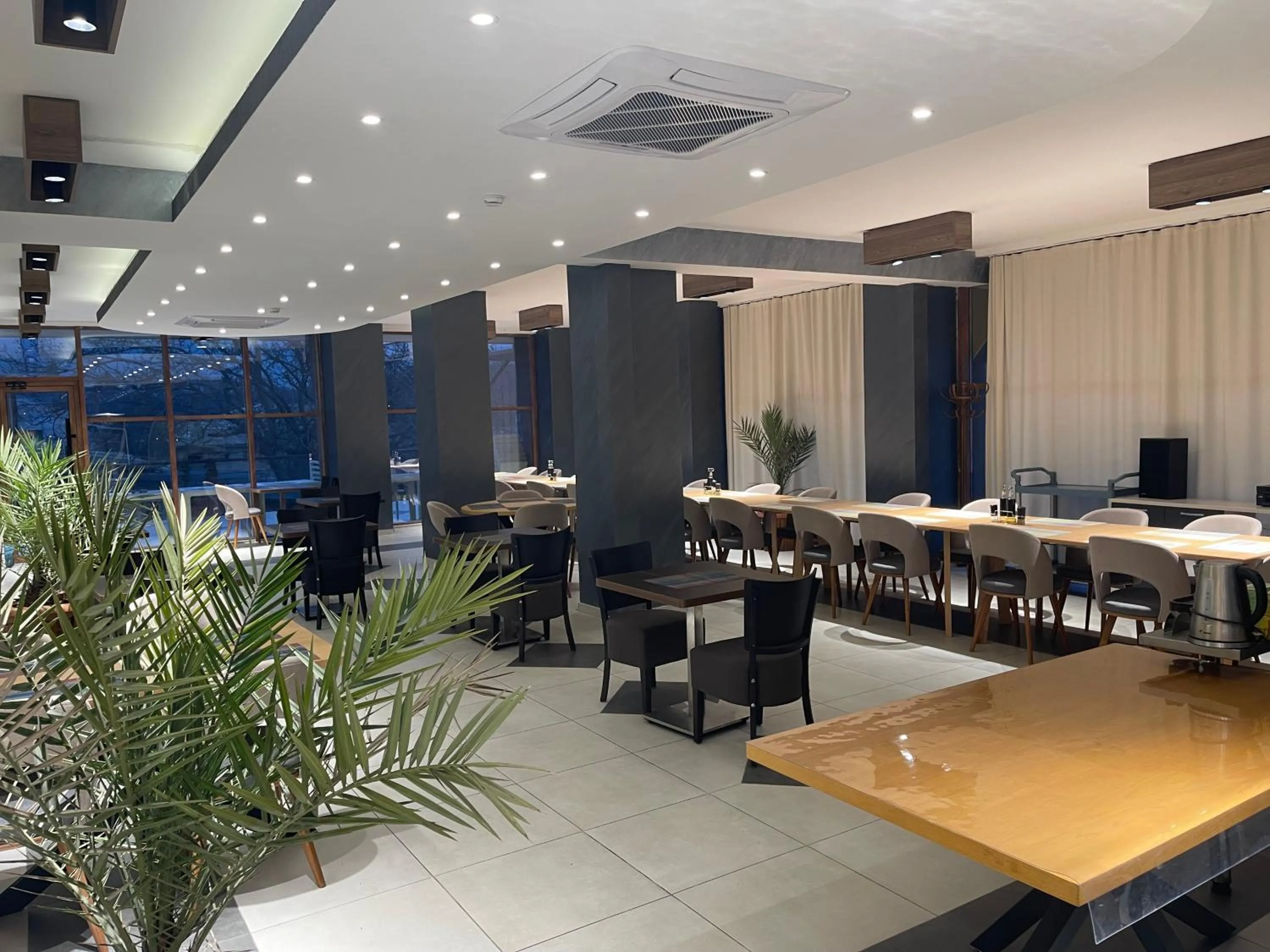 Restaurant/places to eat in Hotel Story