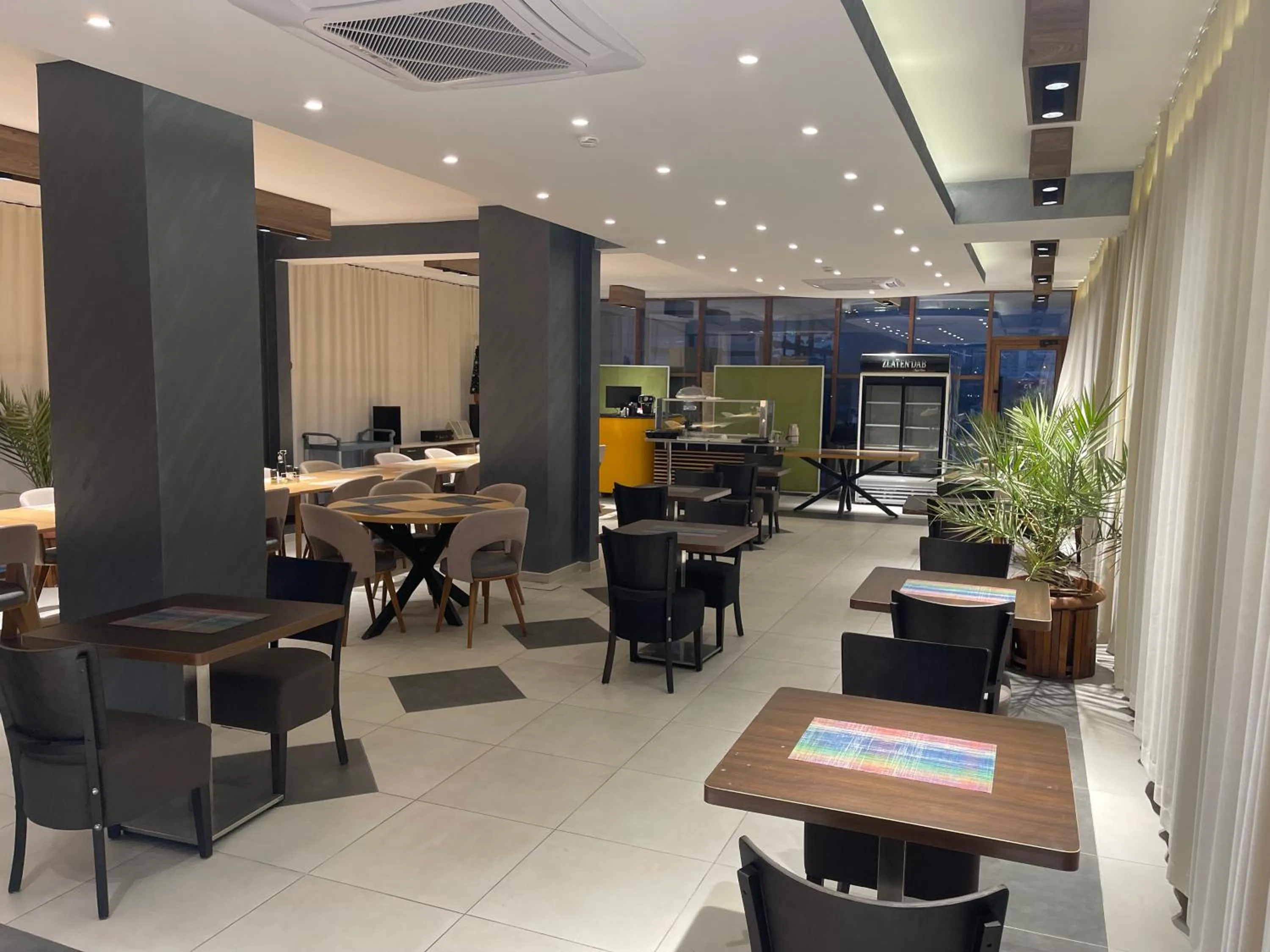 Restaurant/places to eat in Hotel Story