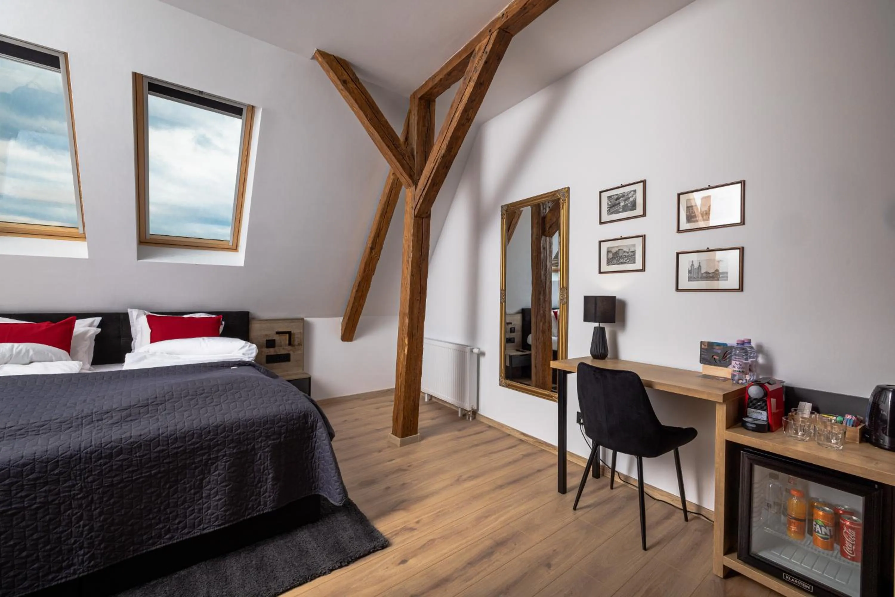 Photo of the whole room, Bed in Haller Boutique