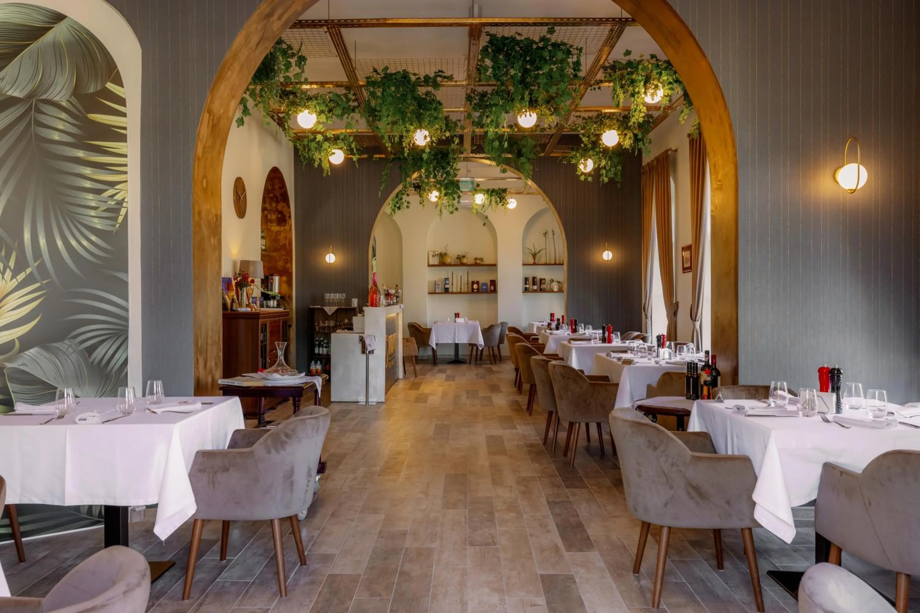 Restaurant/places to eat in Haller Boutique