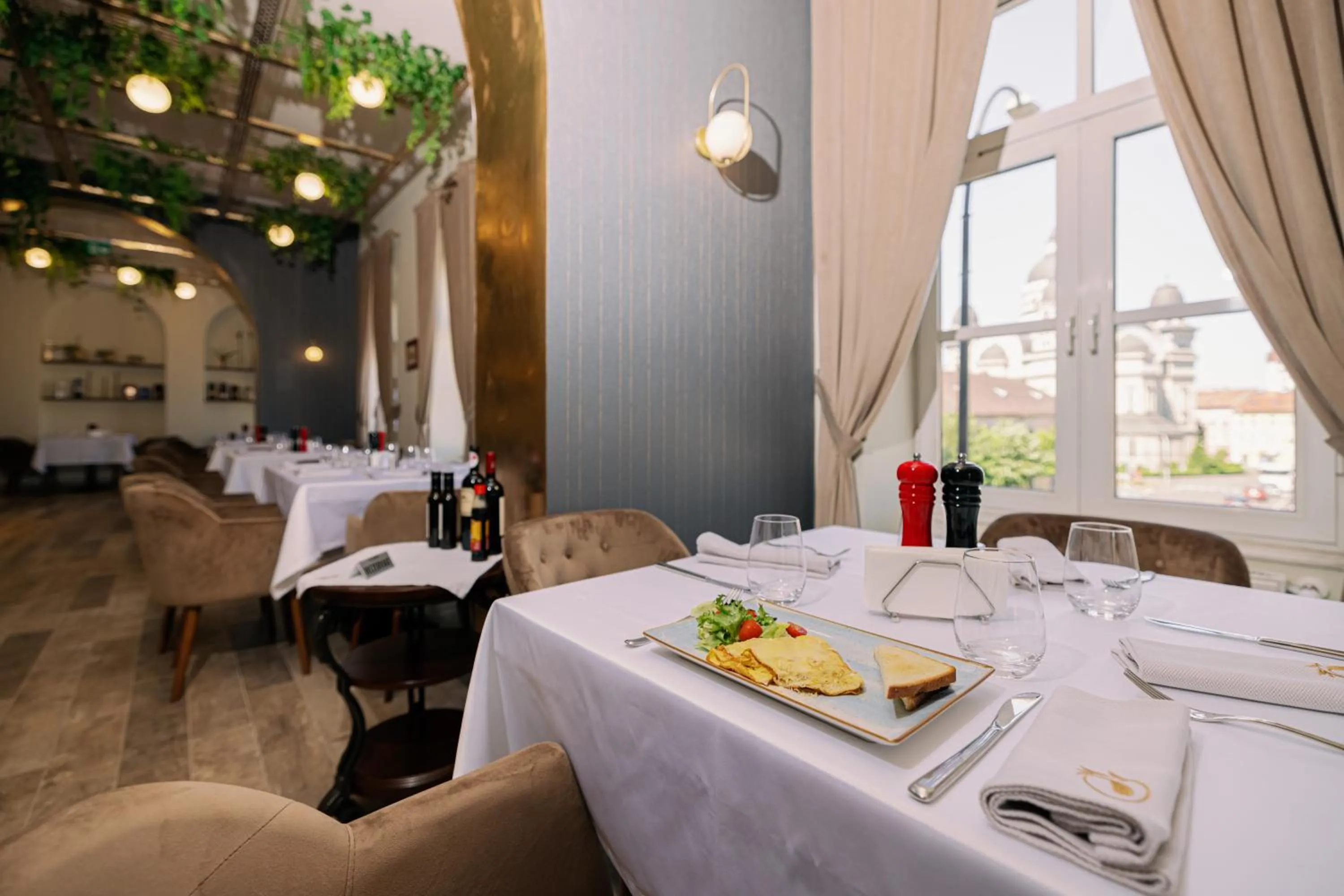 Restaurant/places to eat in Haller Boutique