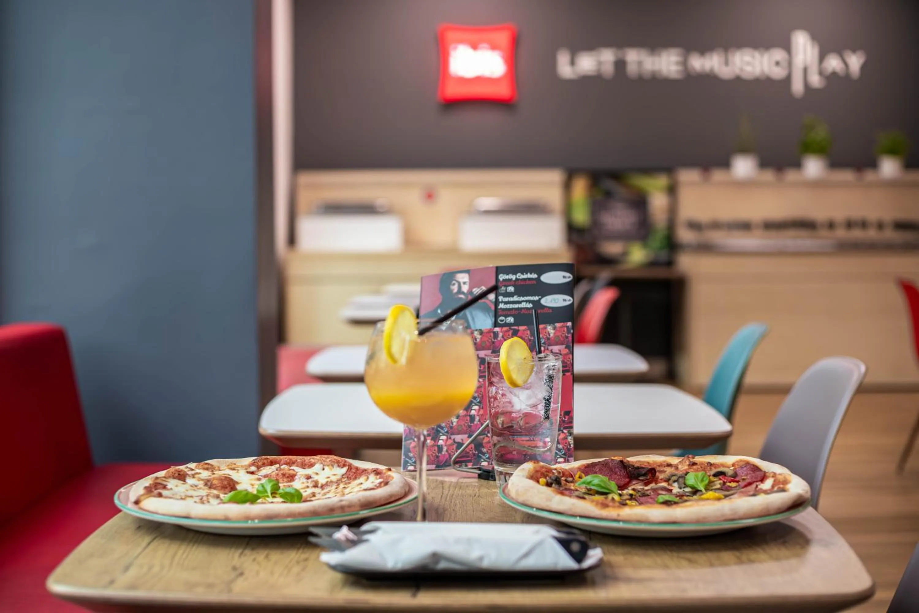 Lounge or bar in Ibis Győr