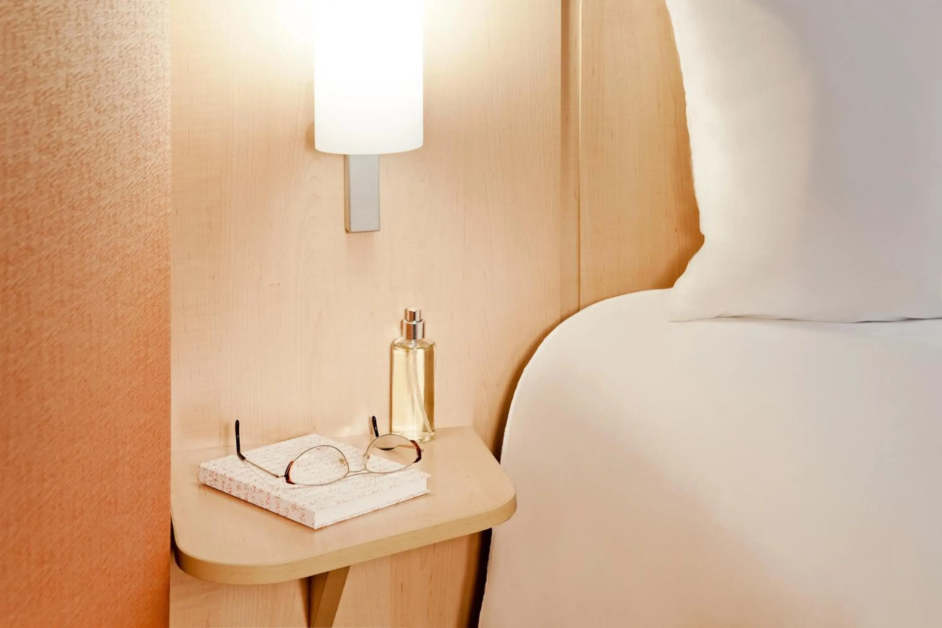 TV and multimedia, Bed in Ibis Győr TV and multimedia, Bed in Ibis Győr