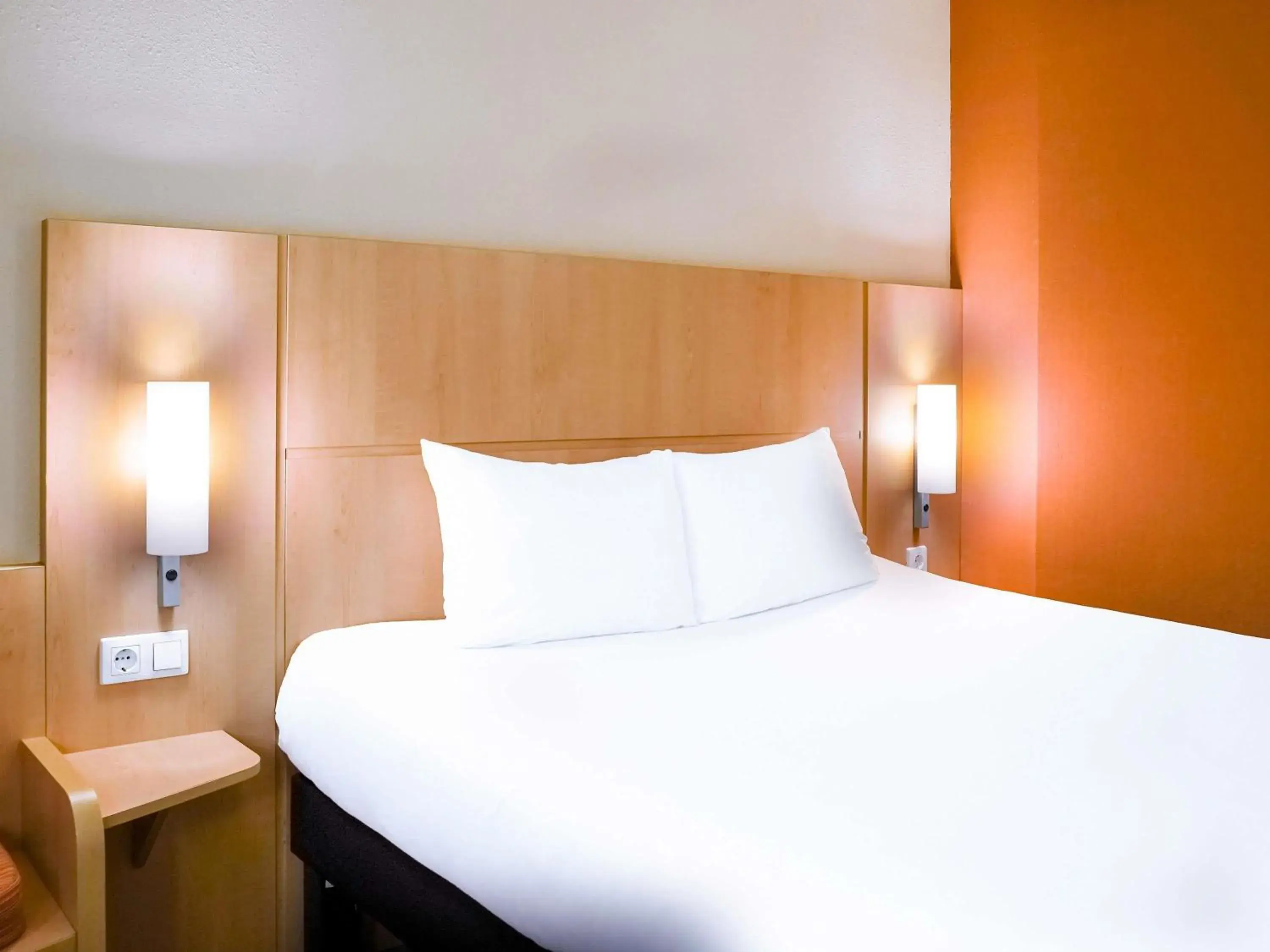 Bedroom, Bed in Ibis Győr Bedroom, Bed in Ibis Győr