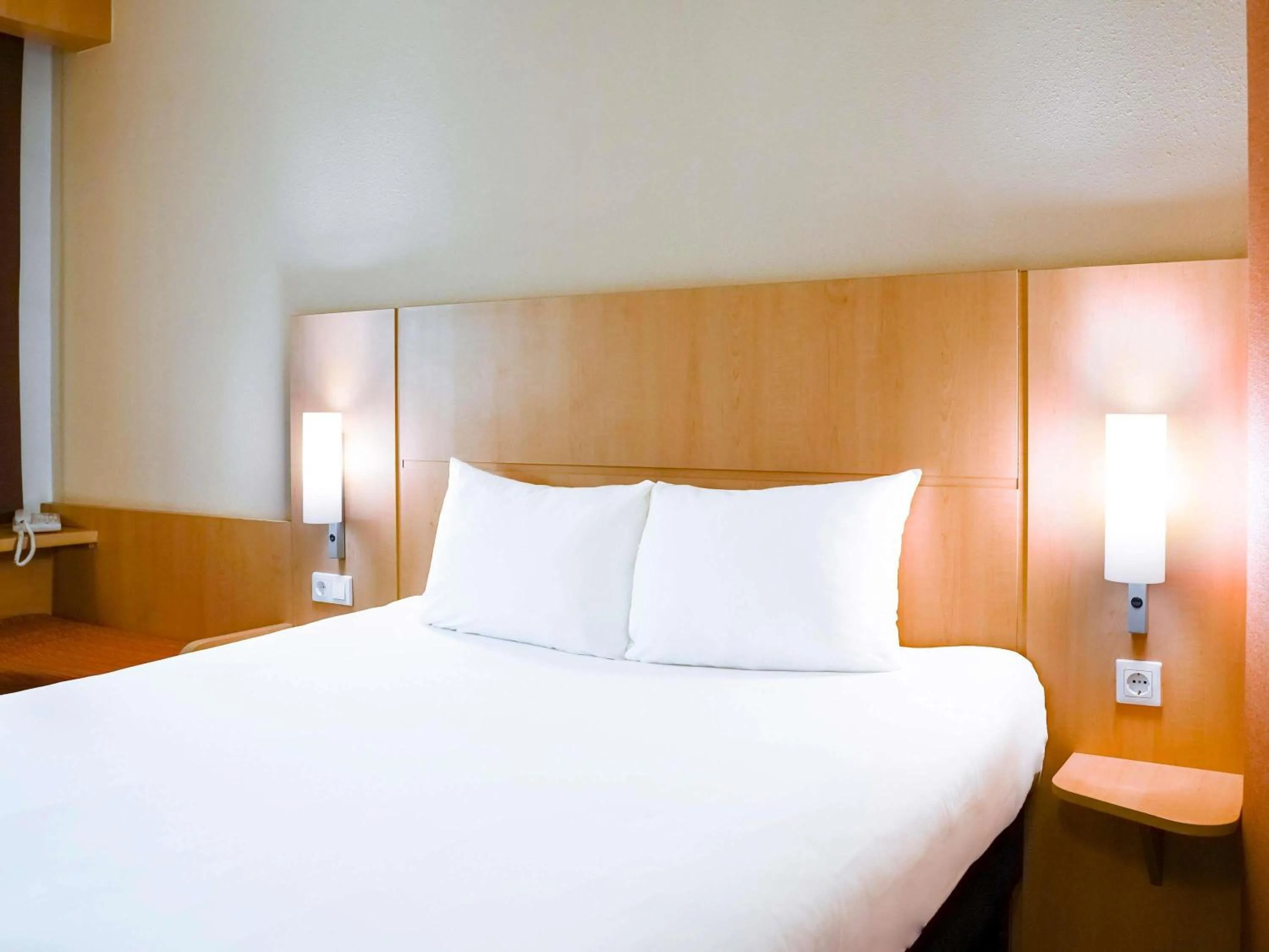 Bedroom, Bed in Ibis Győr