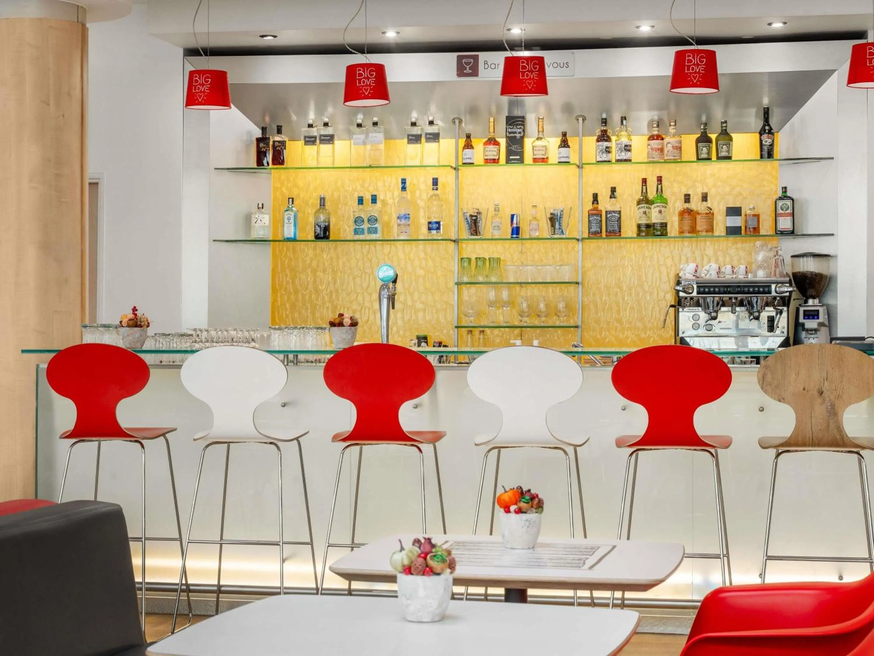 Lounge or bar in Ibis Győr