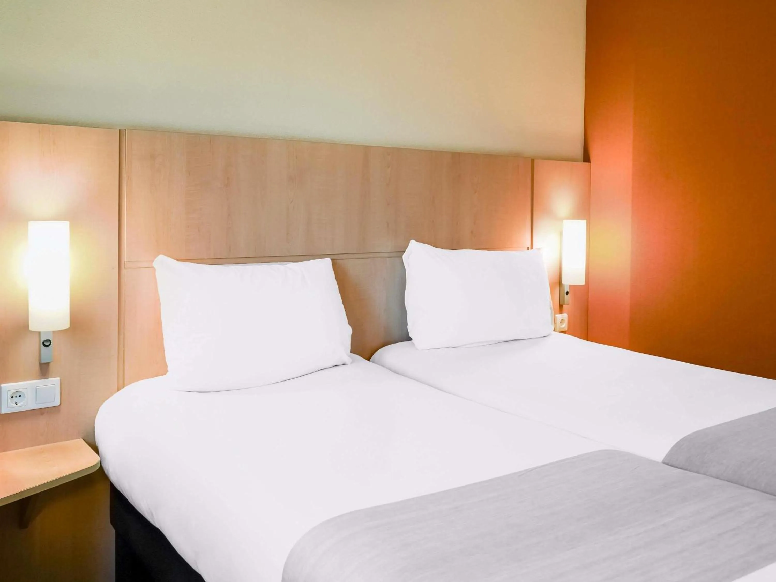 Bedroom, Bed in Ibis Győr