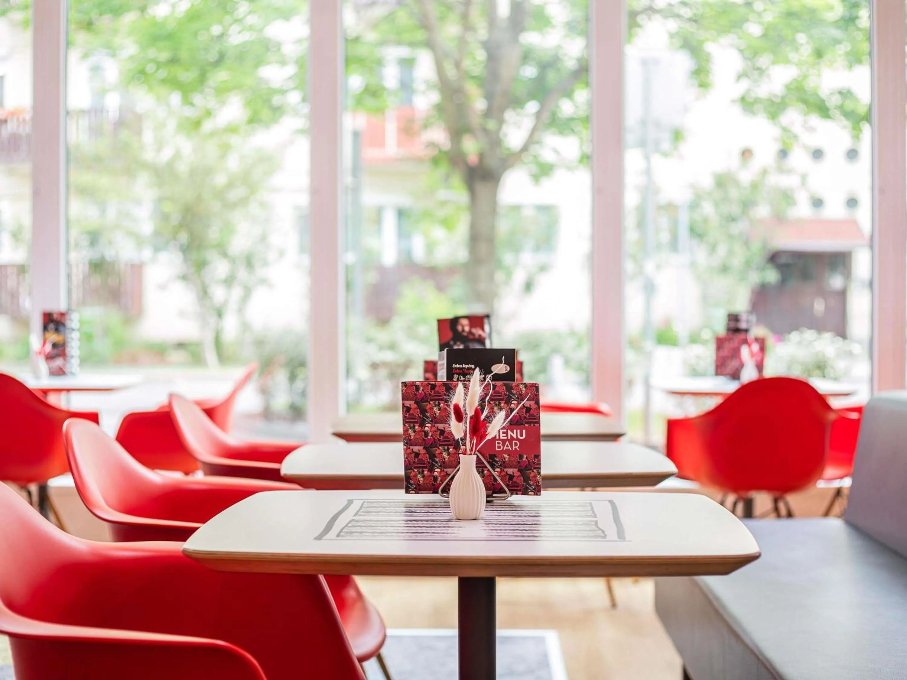 Lounge or bar in Ibis Győr