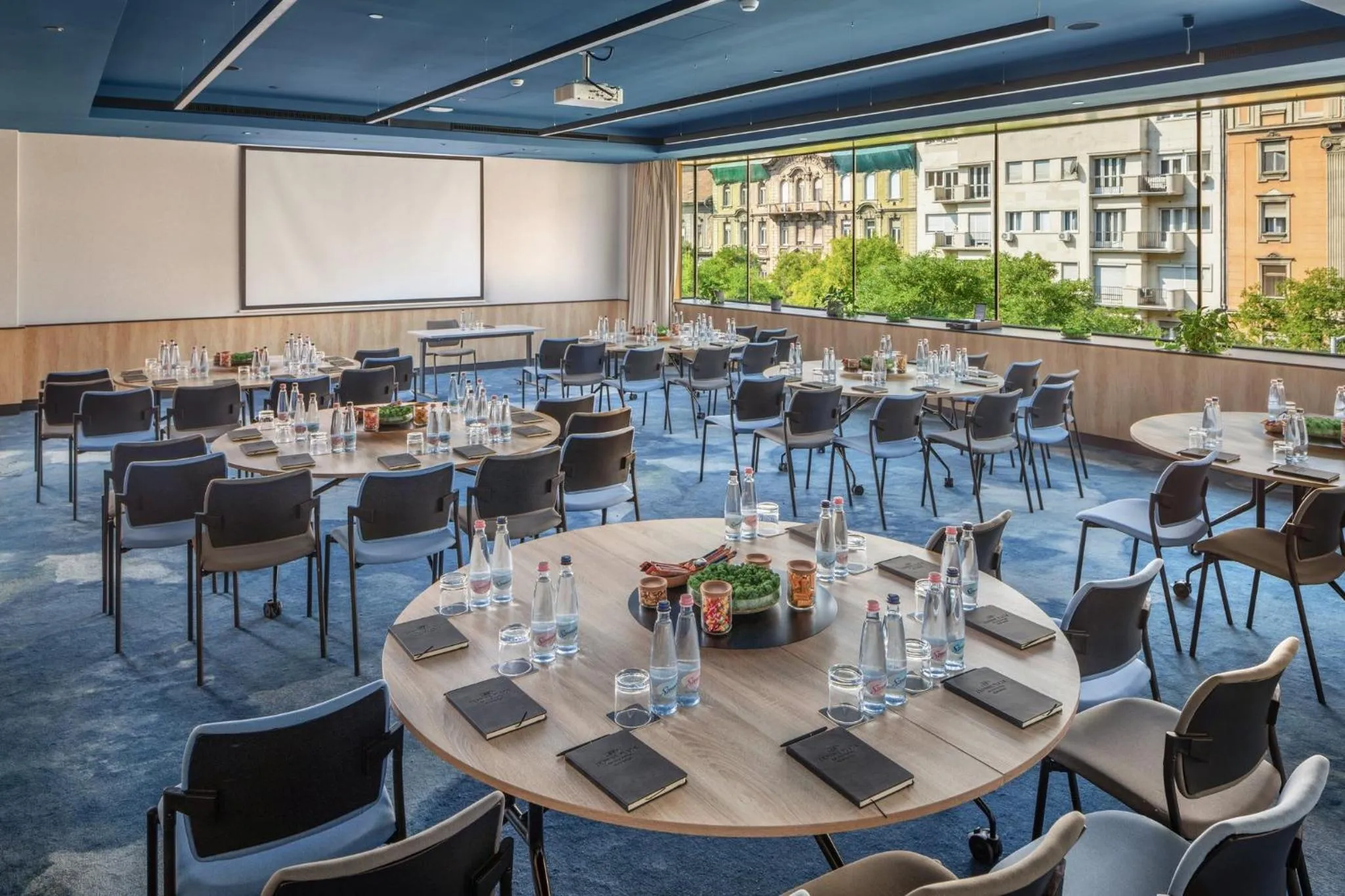 Meeting/conference room in Crowne Plaza Budapest by IHG