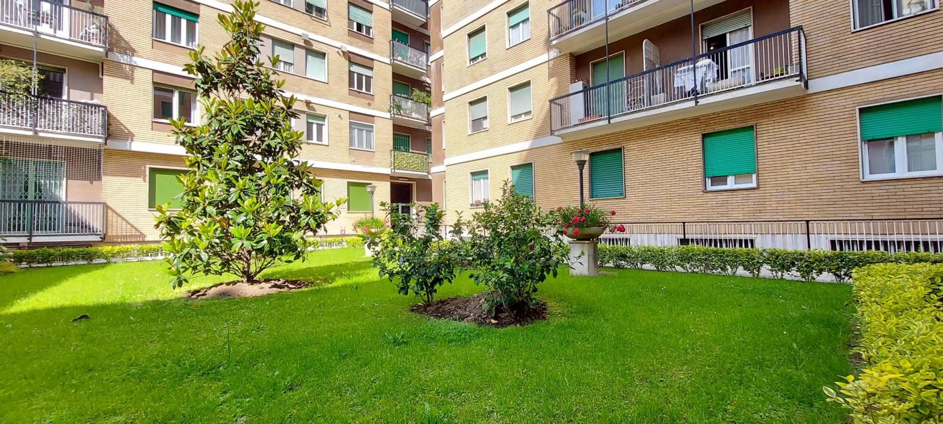 Property building in Suite Rent Milan 3