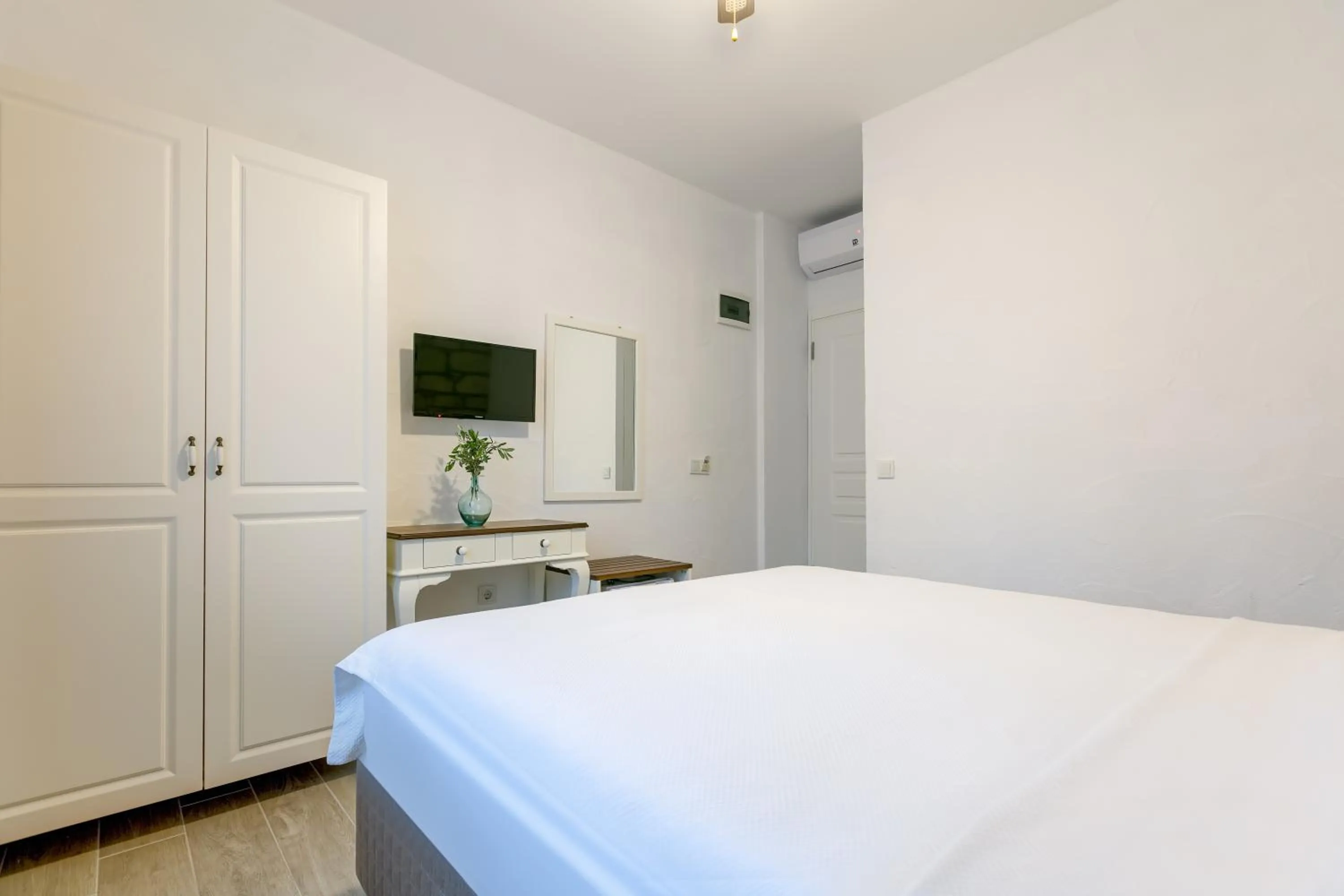 Photo of the whole room, Bed in Alacati Fora Bella