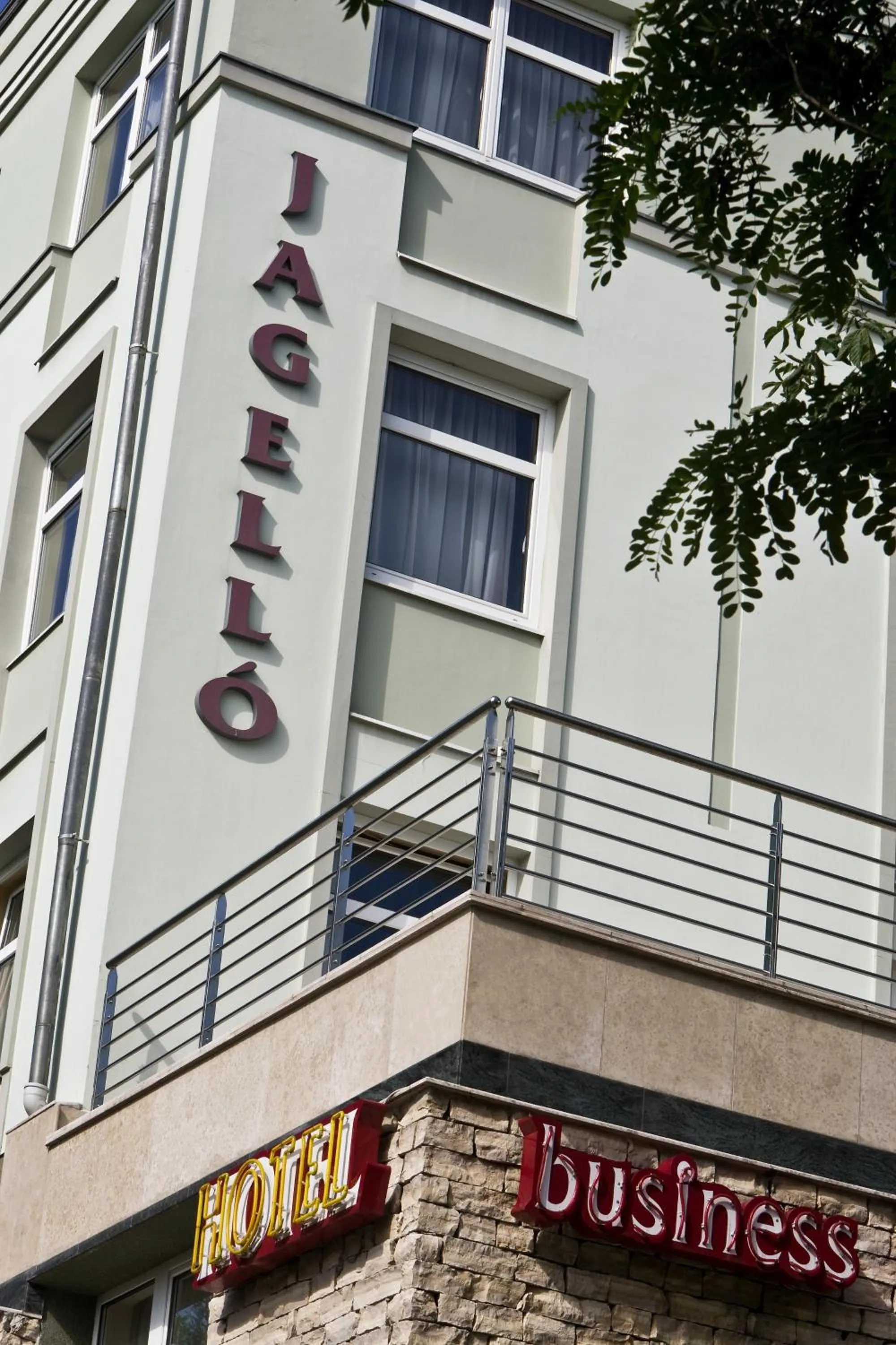 Facade/entrance in Jagelló Business Hotel