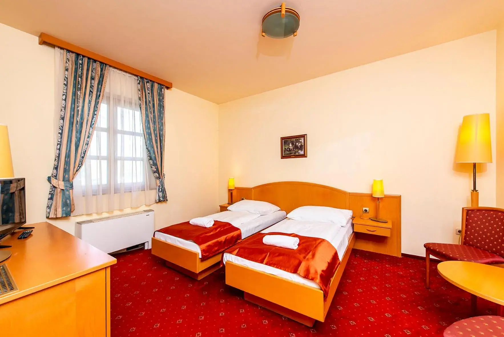 Double or Twin Room - single occupancy in Gastland M0 Hotel & Conference Center Double or Twin Room - single occupancy in Gastland M0 Hotel & Conference Center