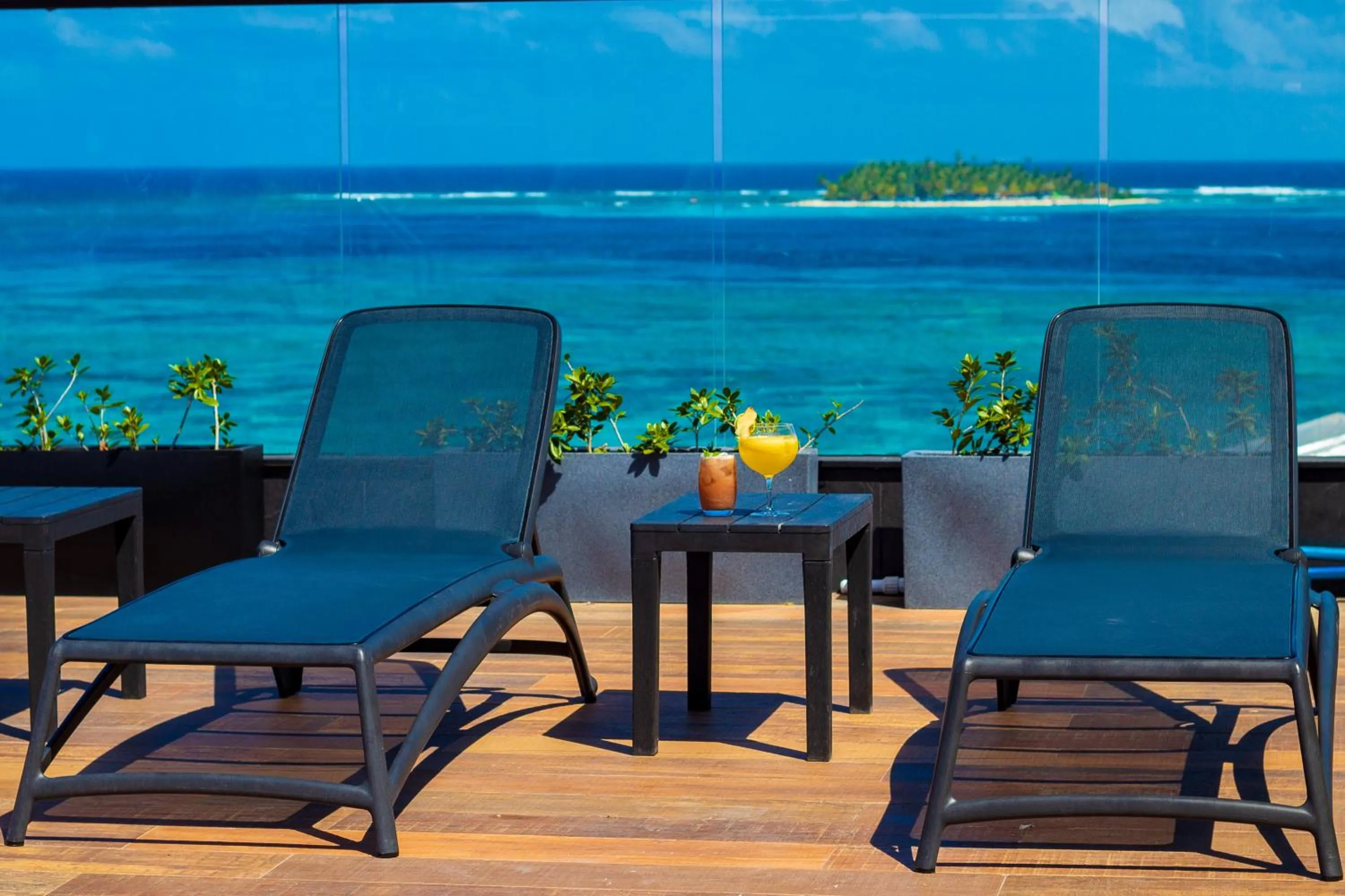 Drinks in Sea Avenue Hotel