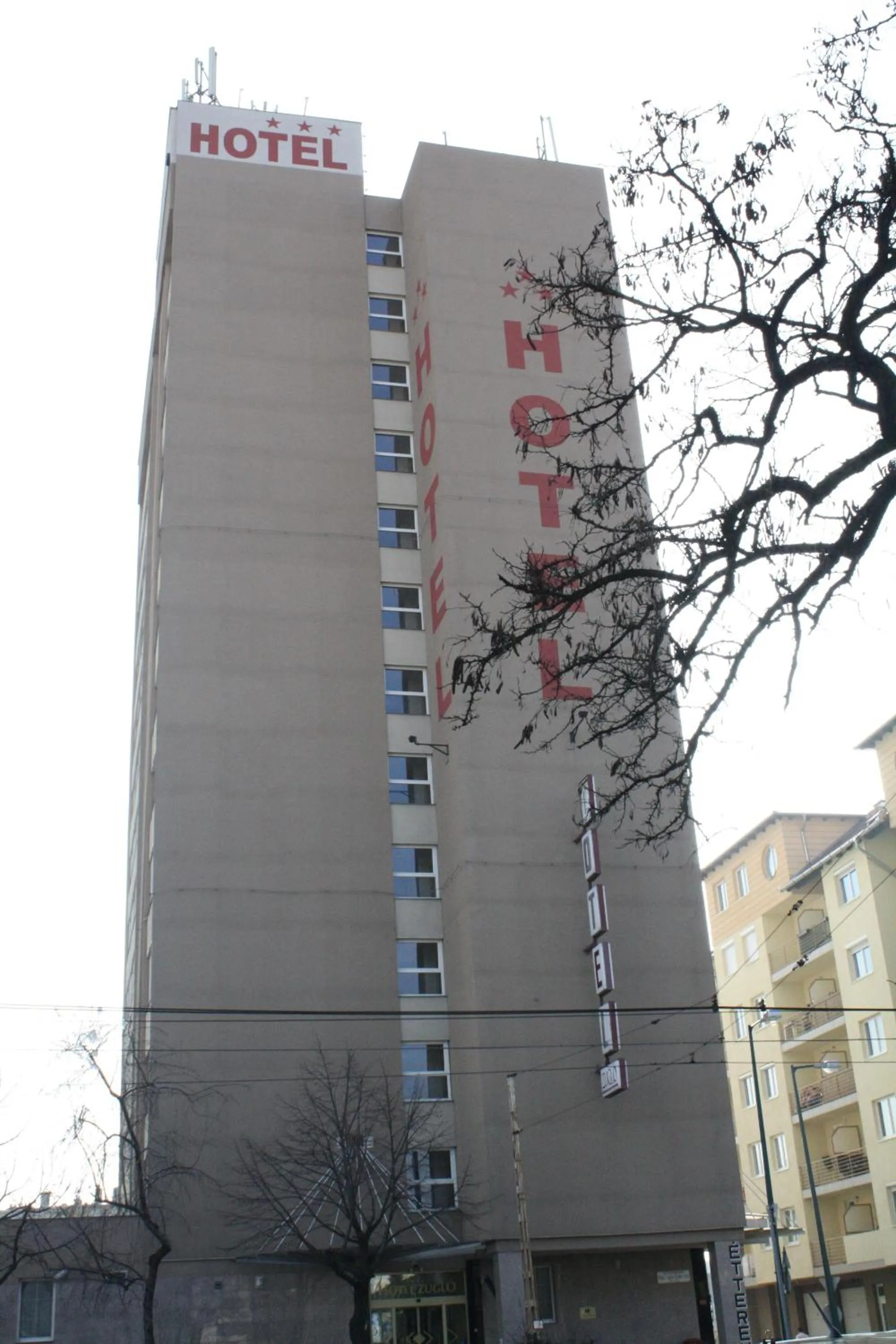 Facade/entrance in Hotel Zuglo