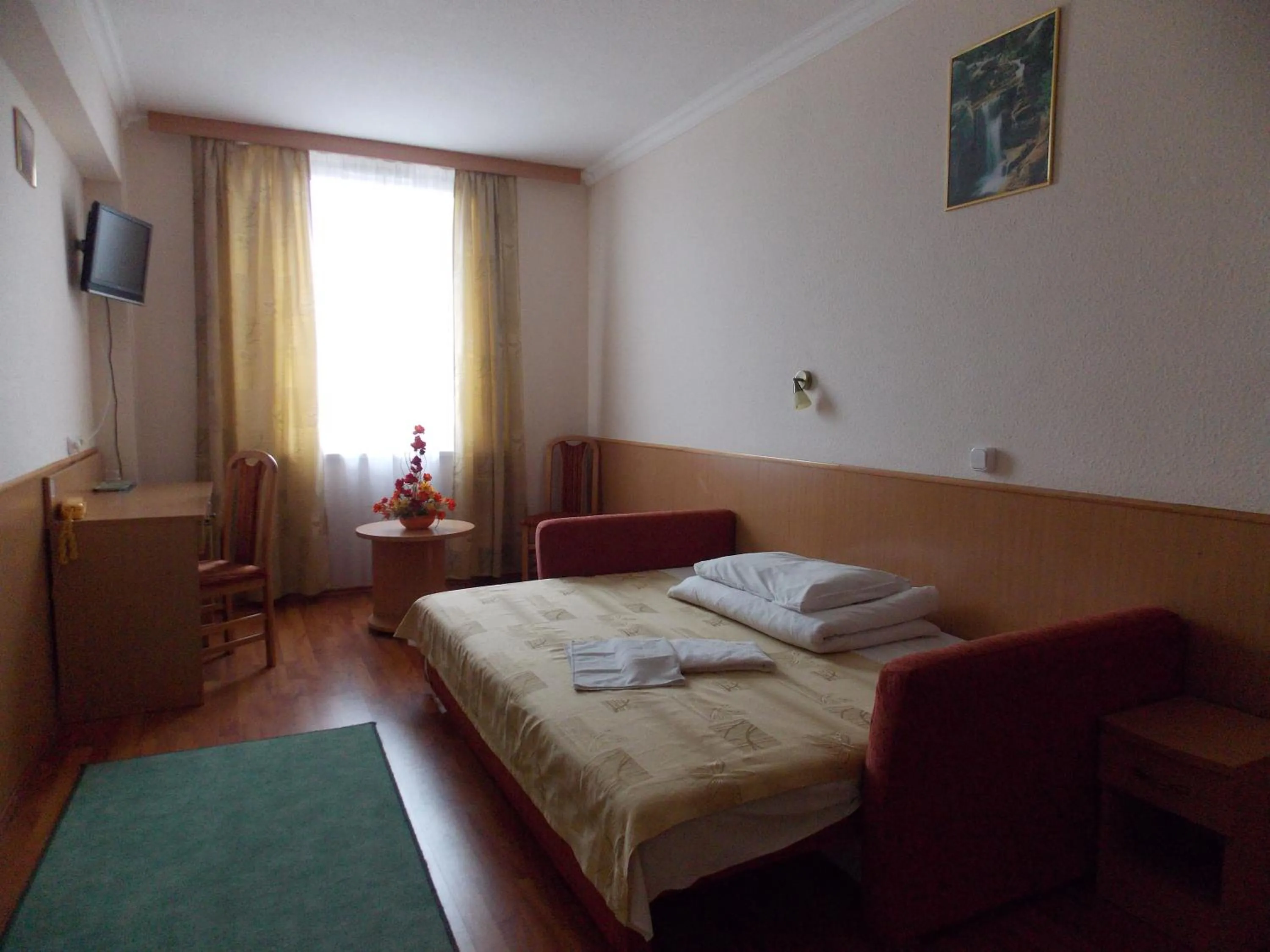 Bedroom, Bed in Hotel Zuglo
