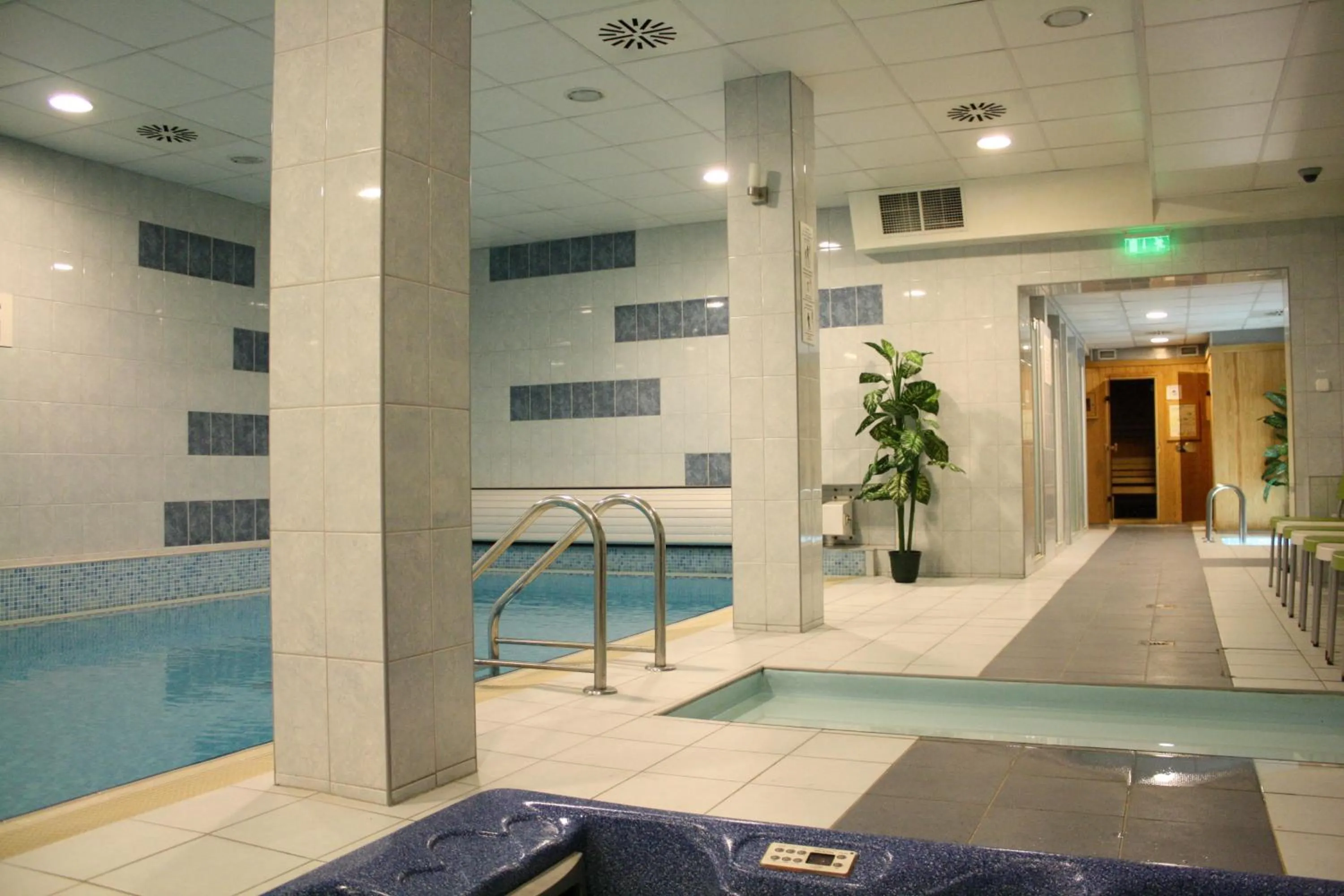 Swimming pool in Hotel Zuglo