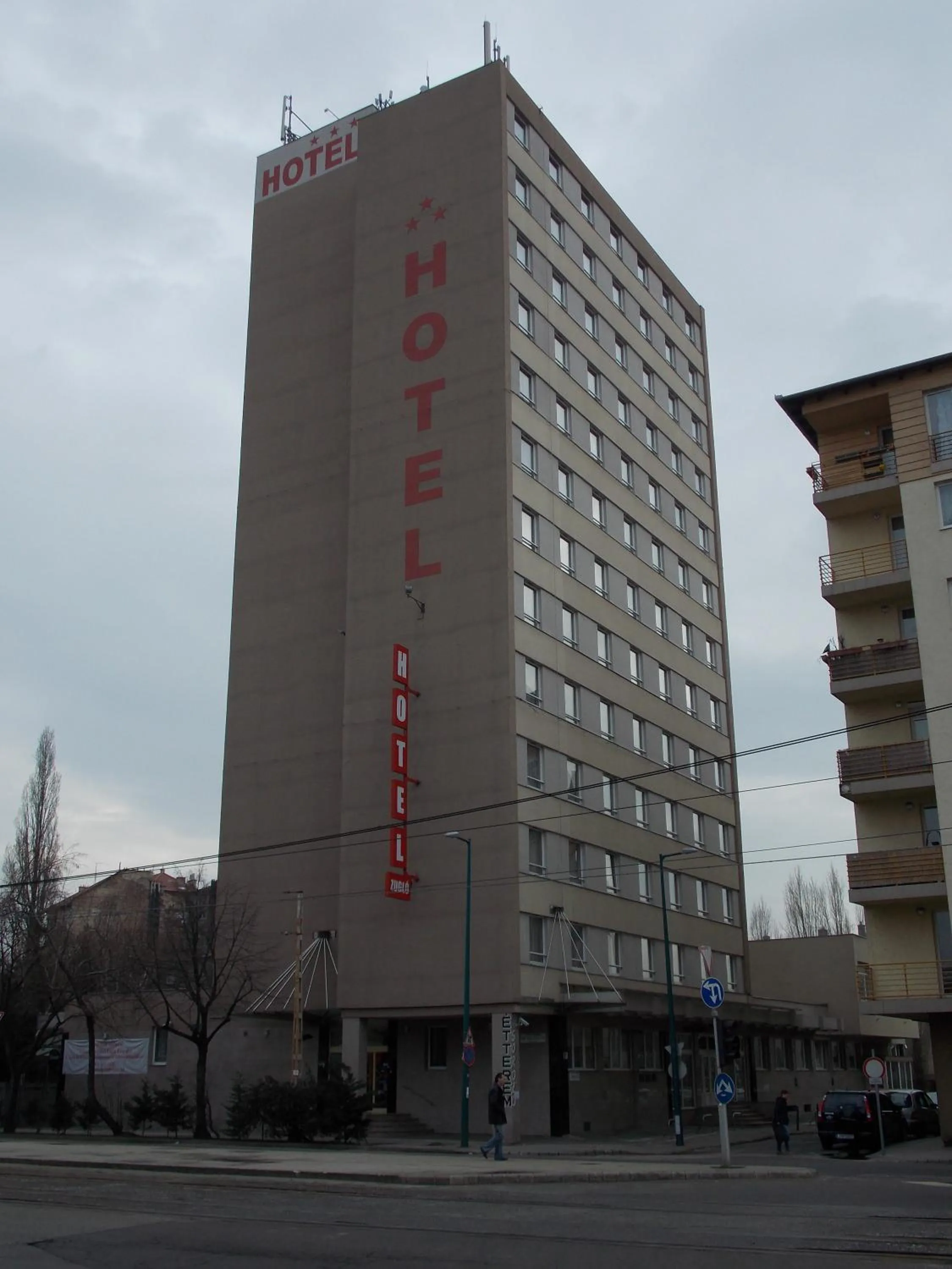 Facade/entrance in Hotel Zuglo