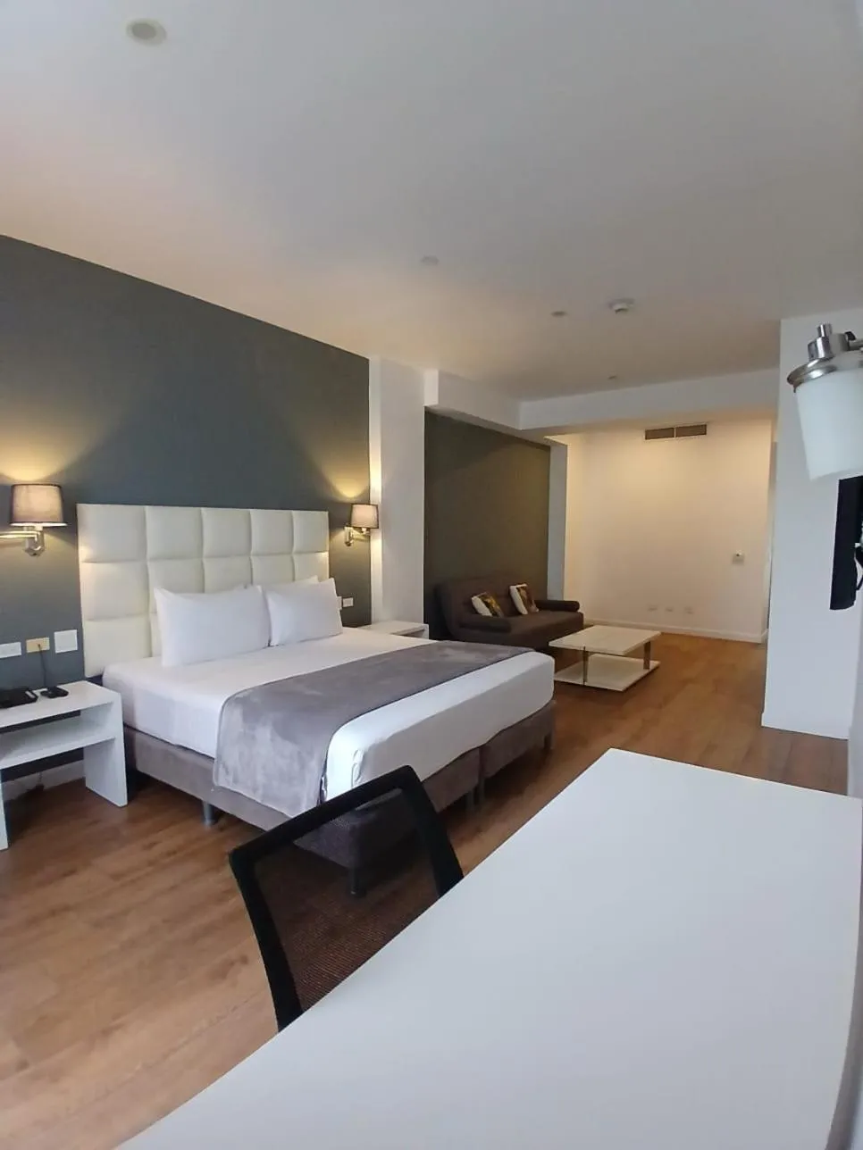 Photo of the whole room, Bed in Hotel Mio Panamá