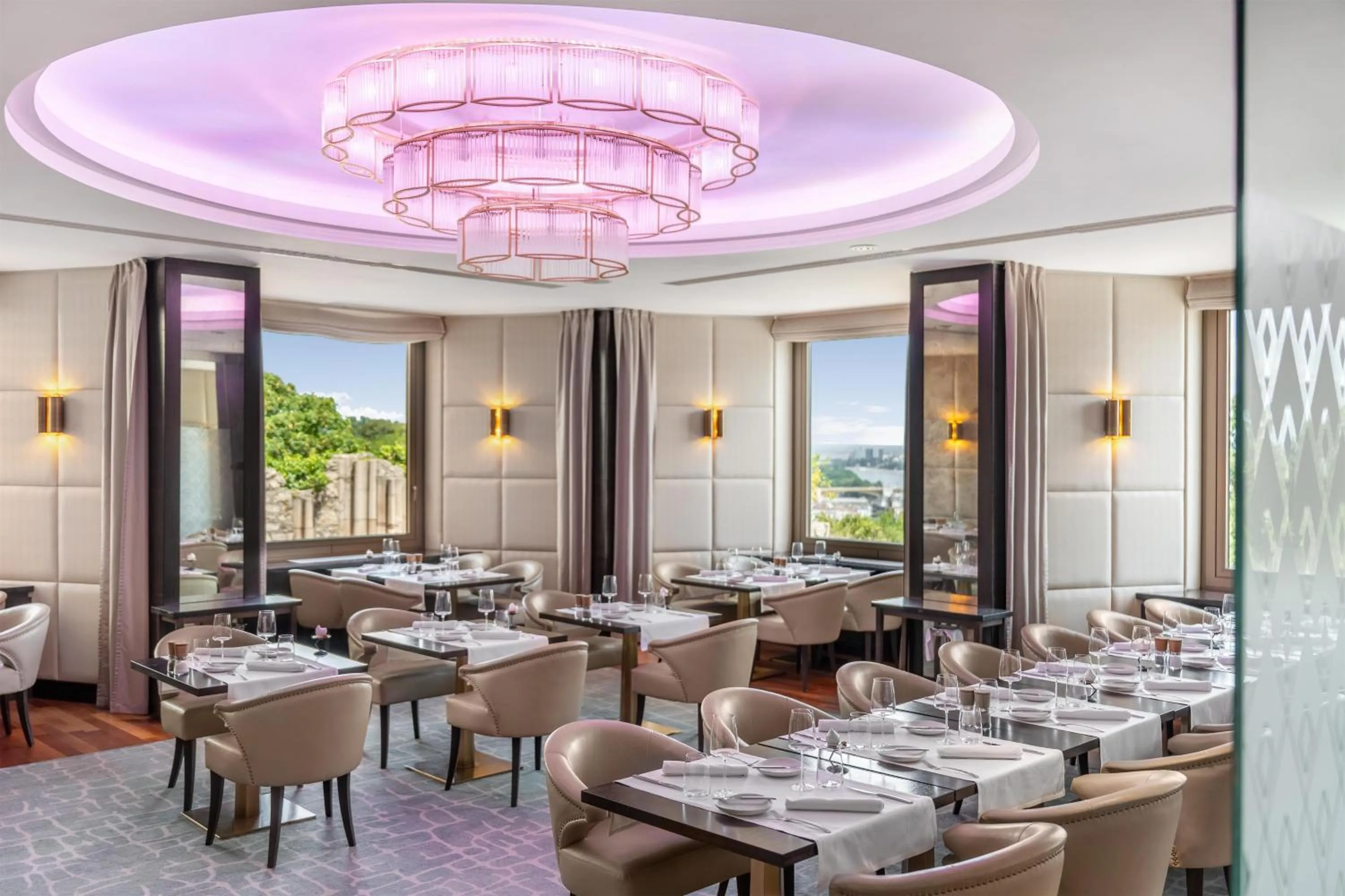 Restaurant/places to eat in Hilton Budapest