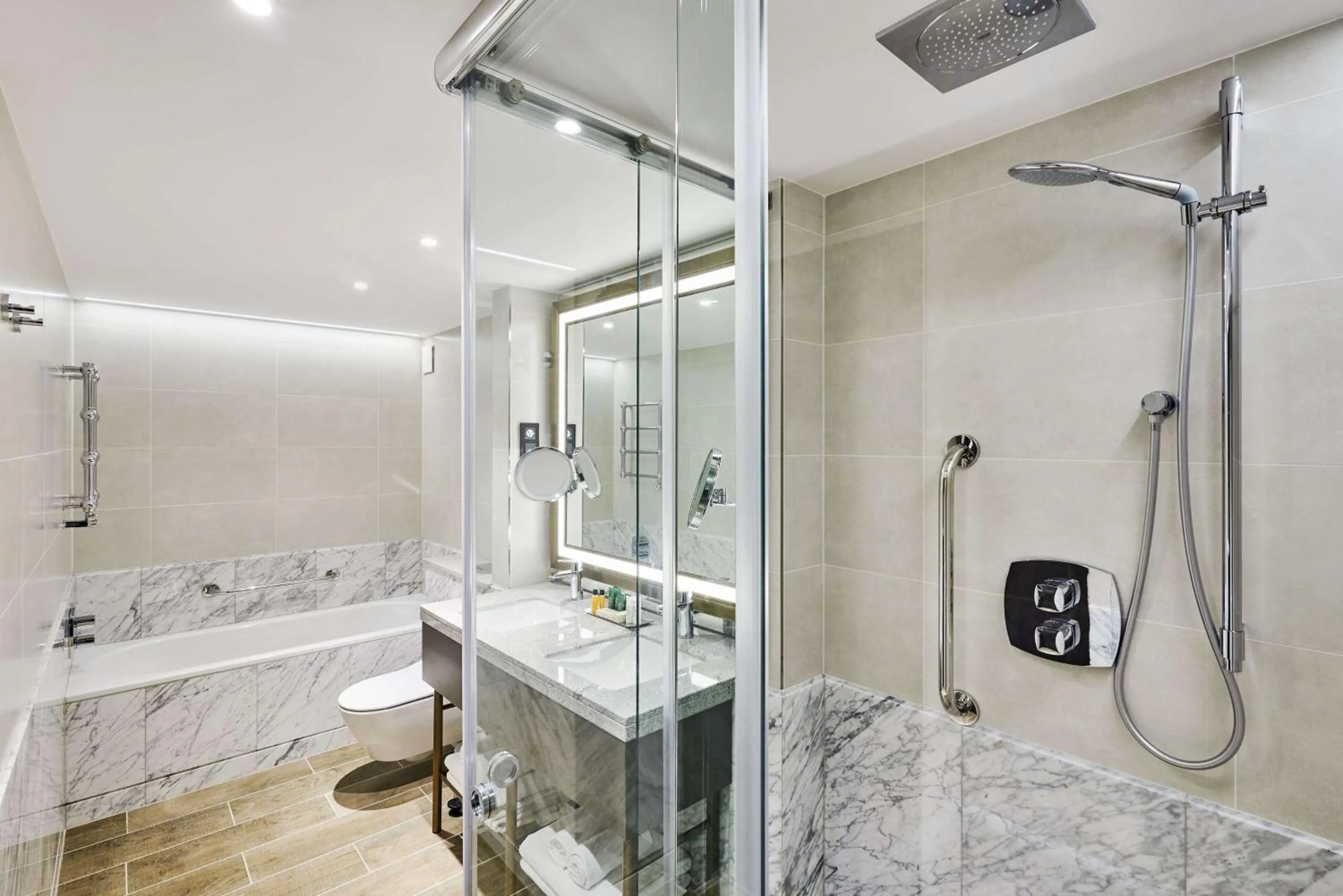 Bathroom in Hilton Budapest