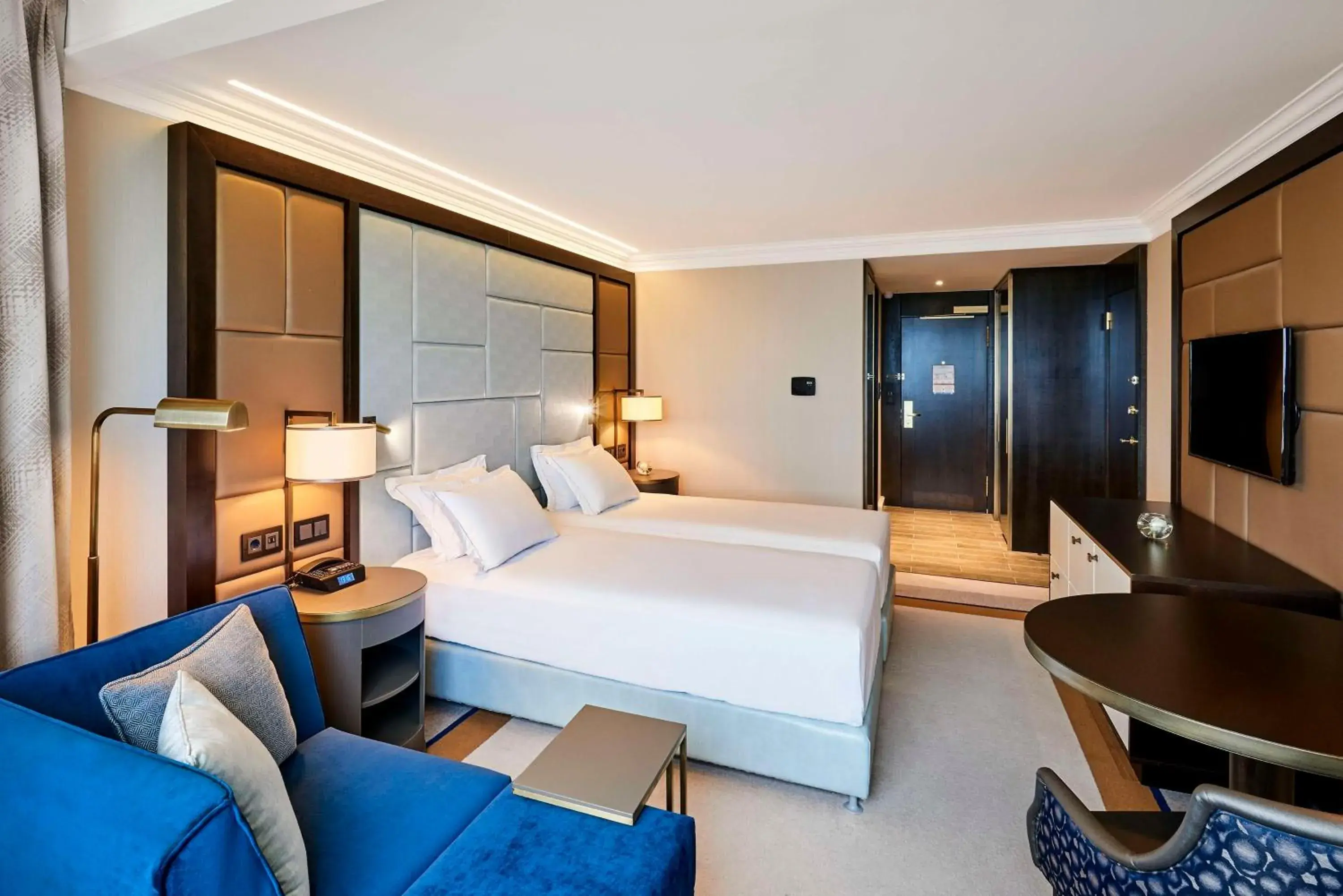 Twin Guest Room with Courtyard View in Hilton Budapest Twin Guest Room with Courtyard View in Hilton Budapest