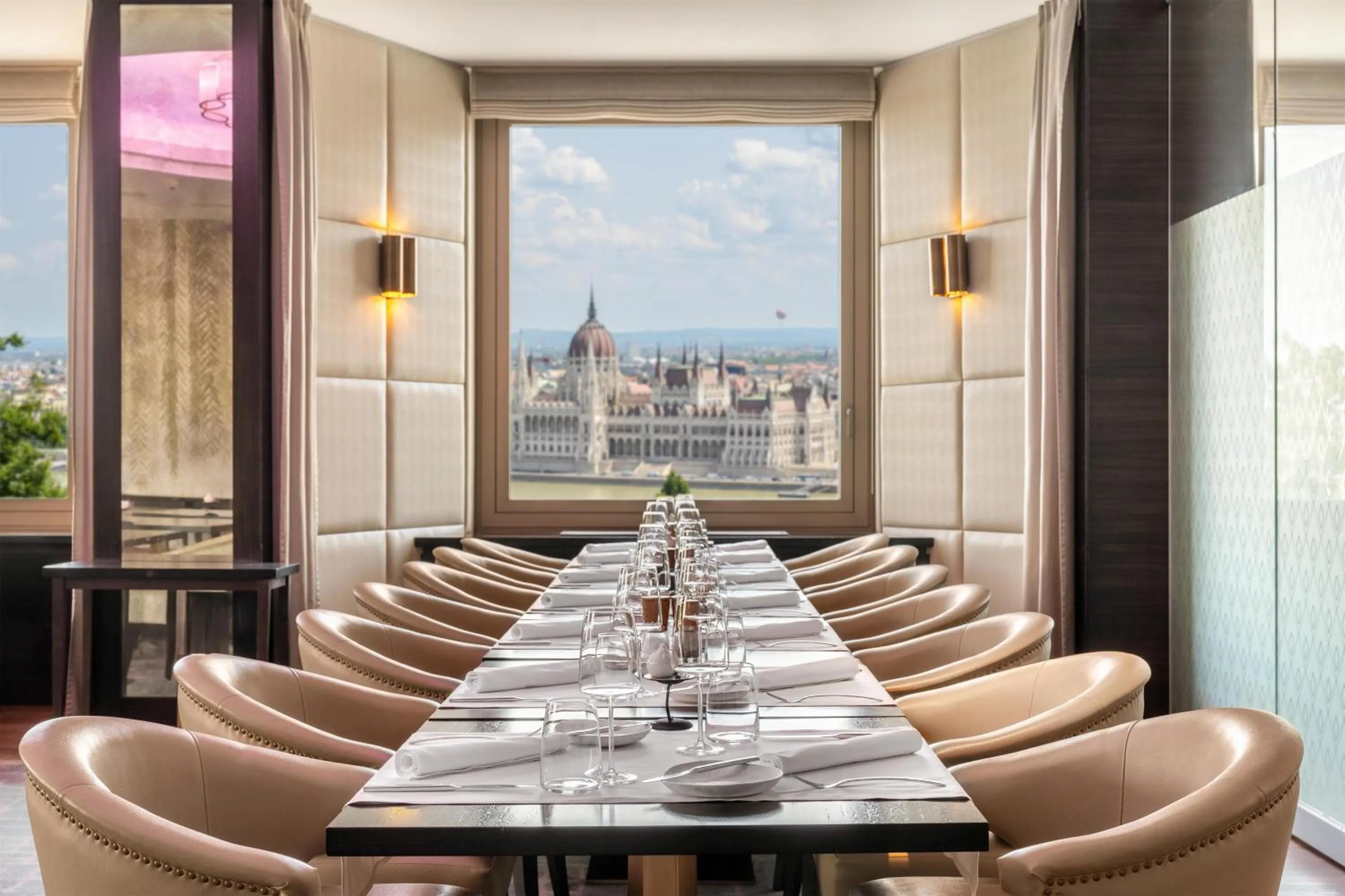 Restaurant/places to eat in Hilton Budapest