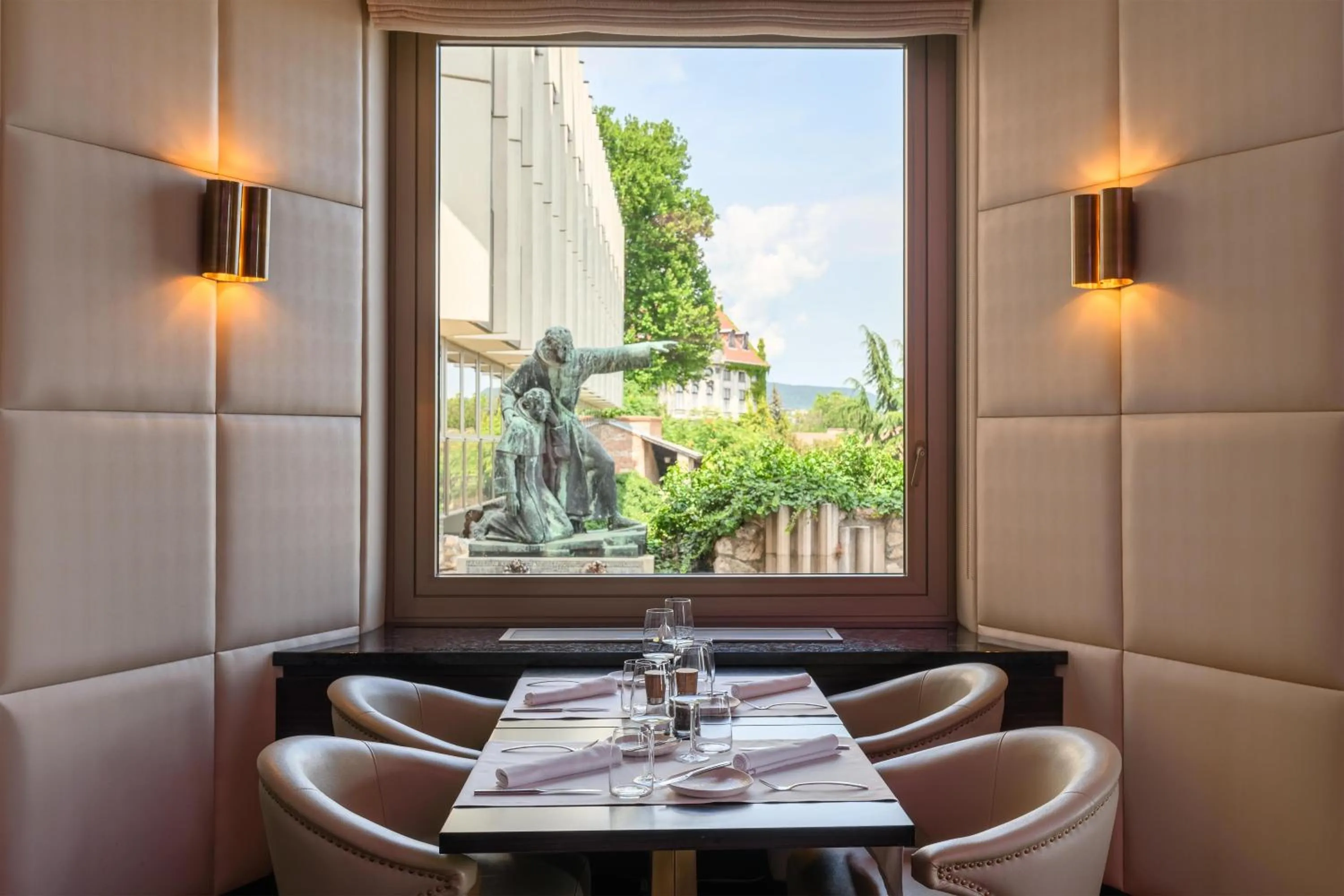 Restaurant/places to eat in Hilton Budapest