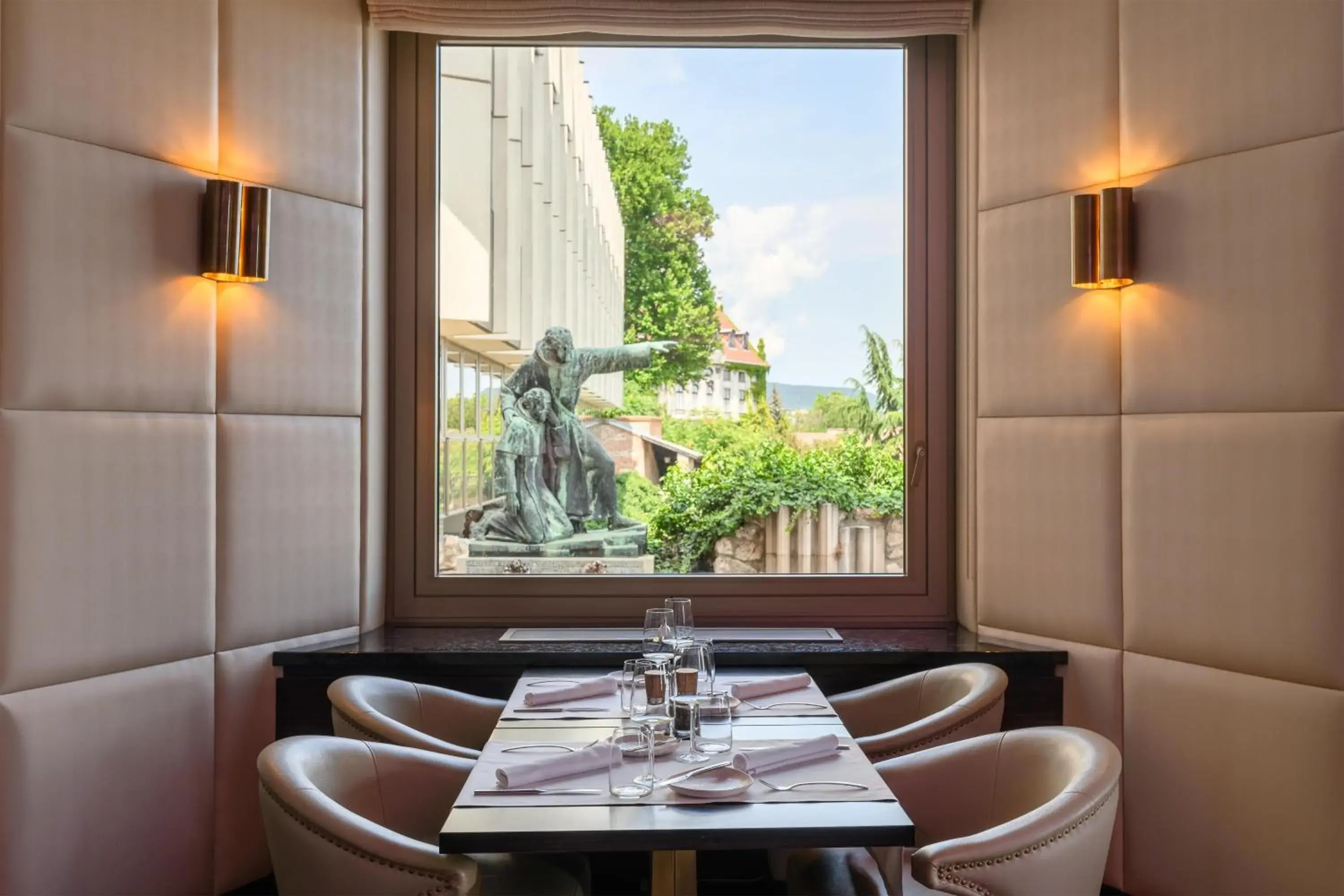 Restaurant/places to eat in Hilton Budapest Restaurant/places to eat in Hilton Budapest