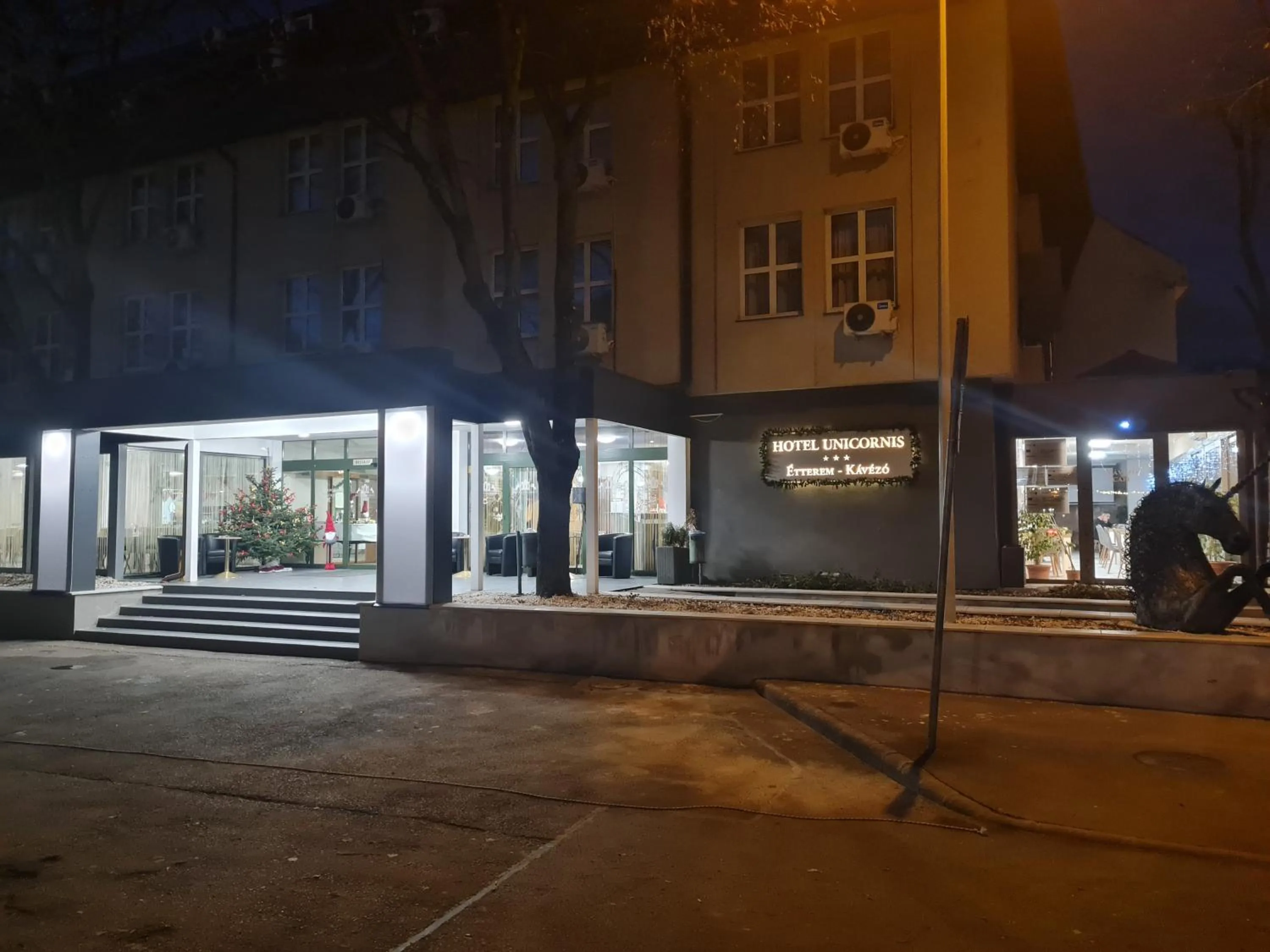 Property building in Hotel Unicornis