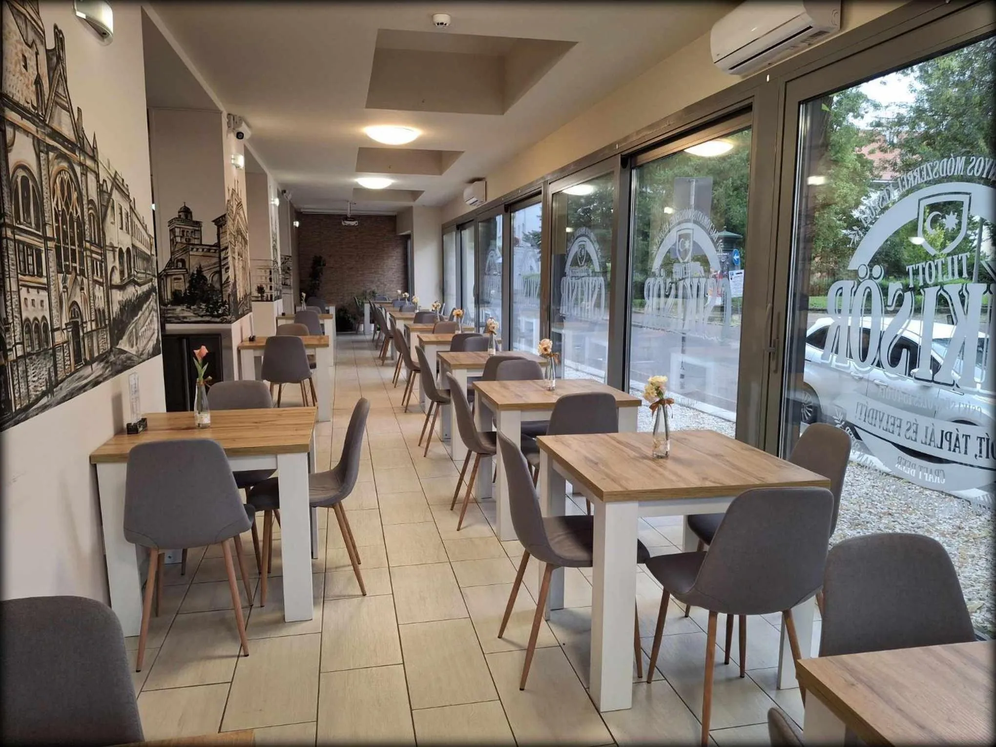 Restaurant/places to eat in Hotel Unicornis