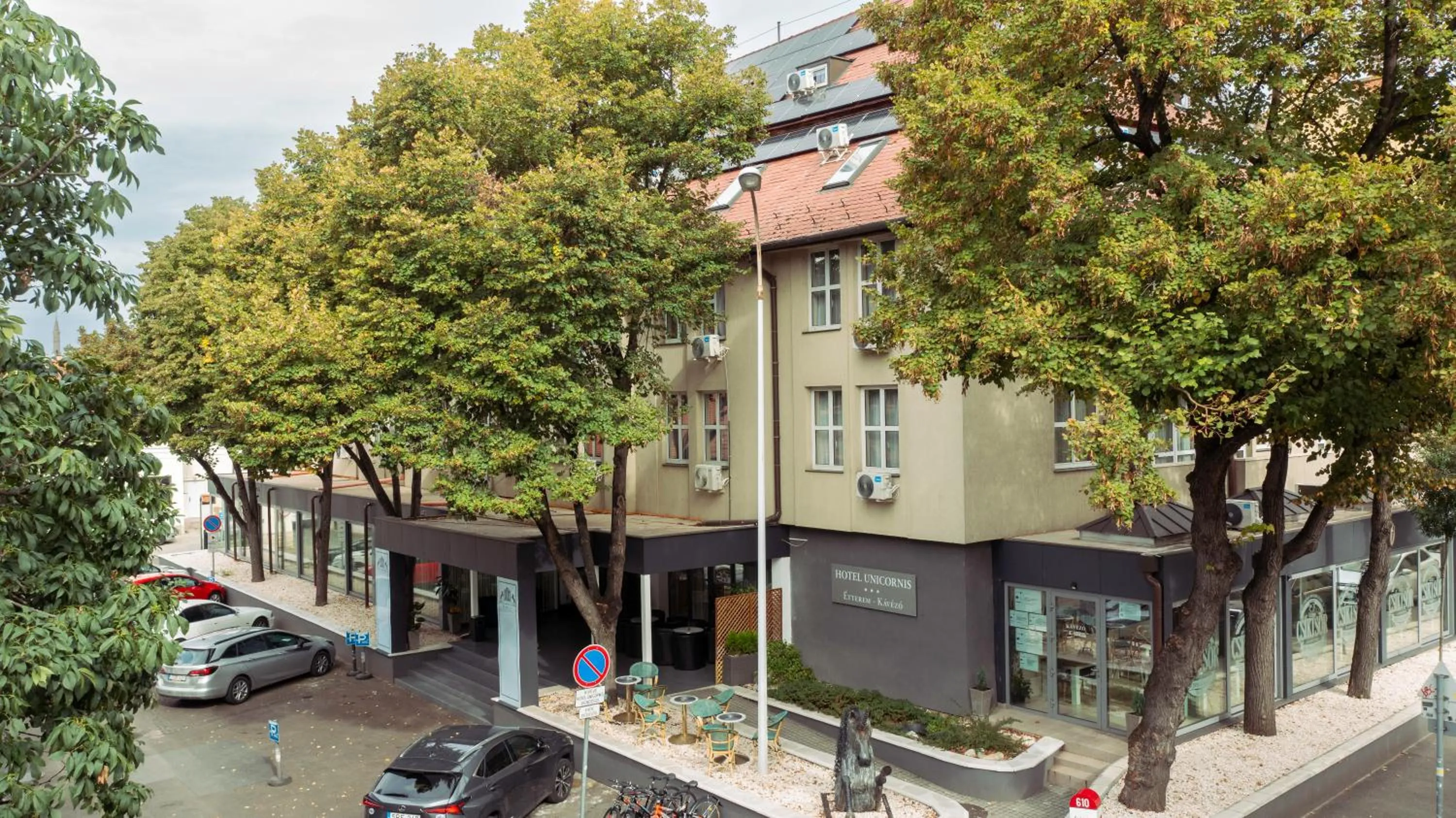 Property building in Hotel Unicornis