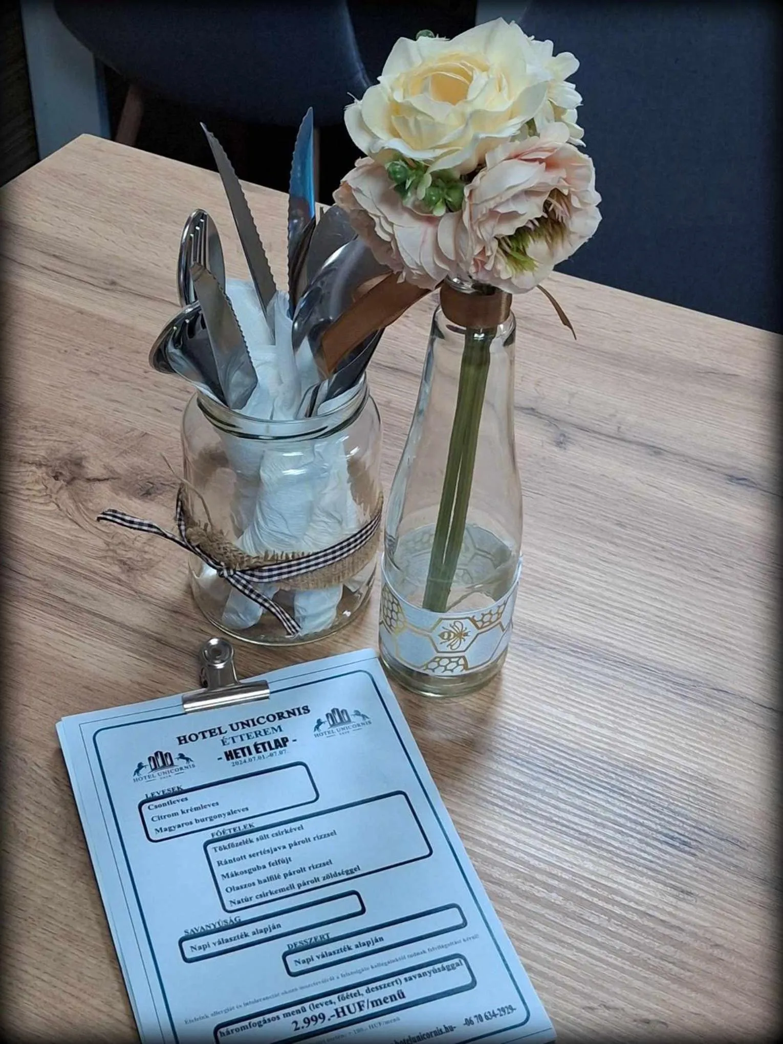 Restaurant/places to eat in Hotel Unicornis