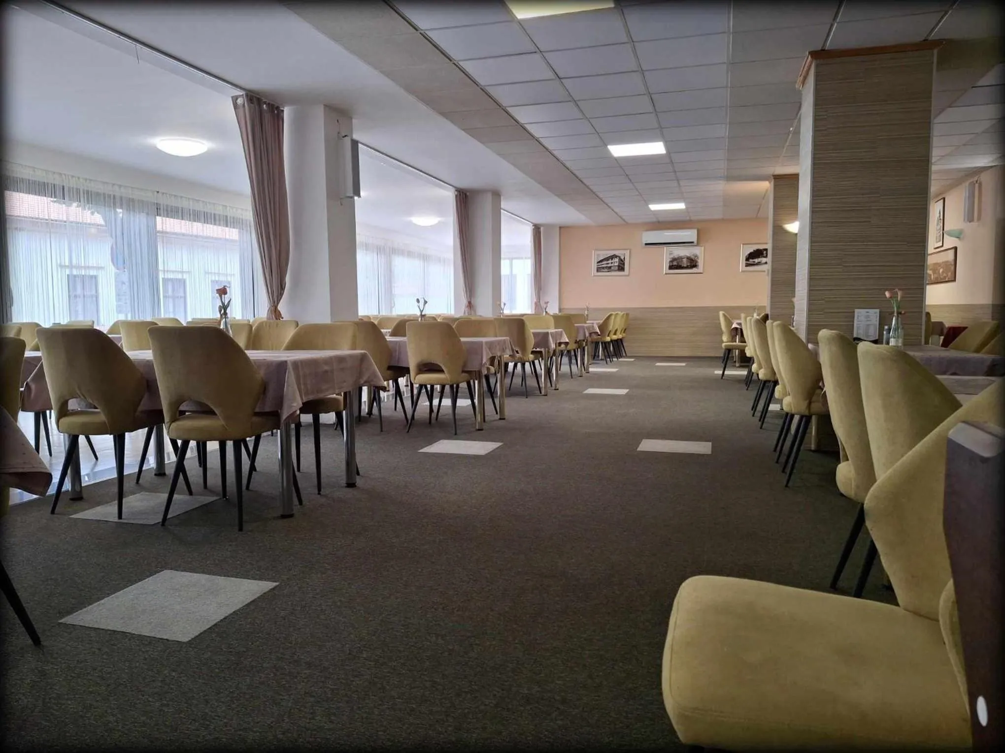 Restaurant/places to eat in Hotel Unicornis