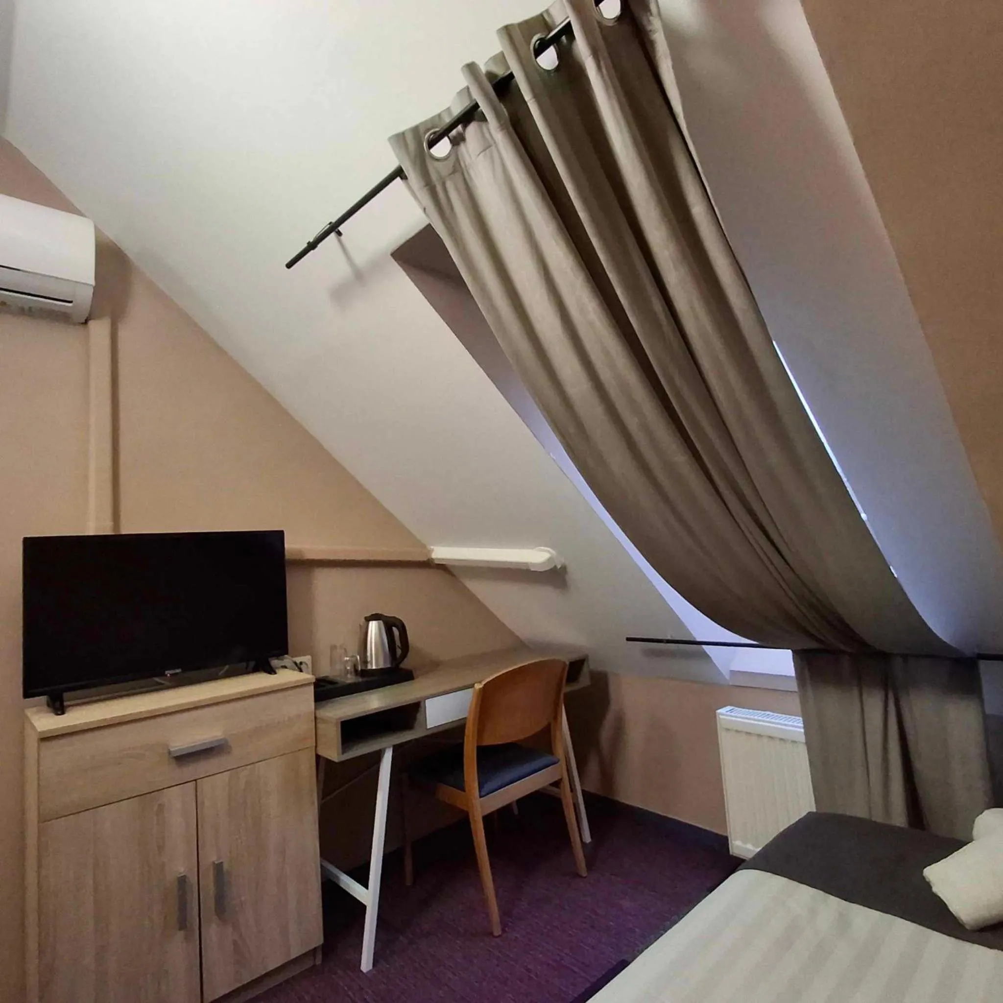 Photo of the whole room, Bed in Hotel Unicornis