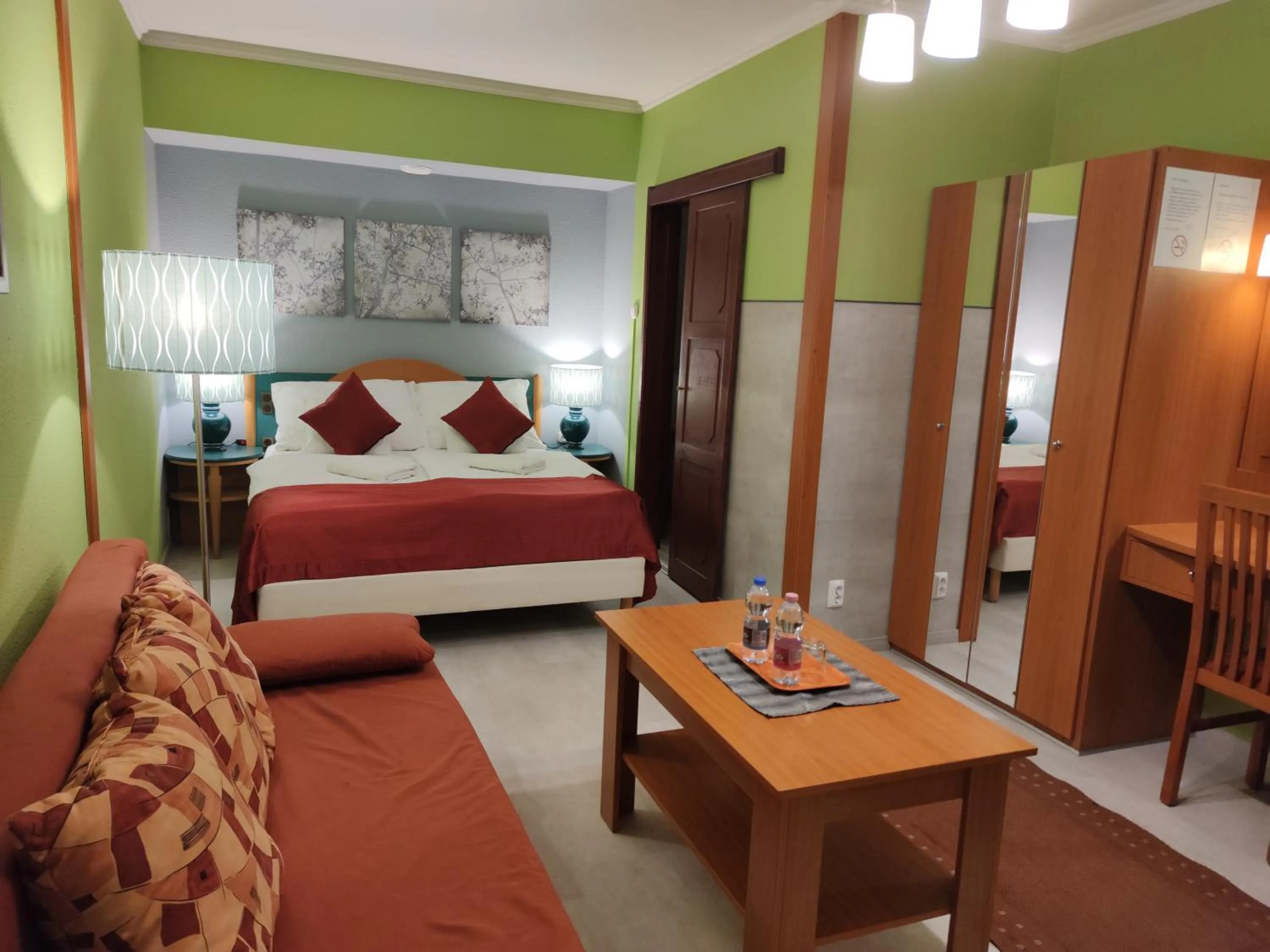 Photo of the whole room, Bed in Hotel Oswaldo